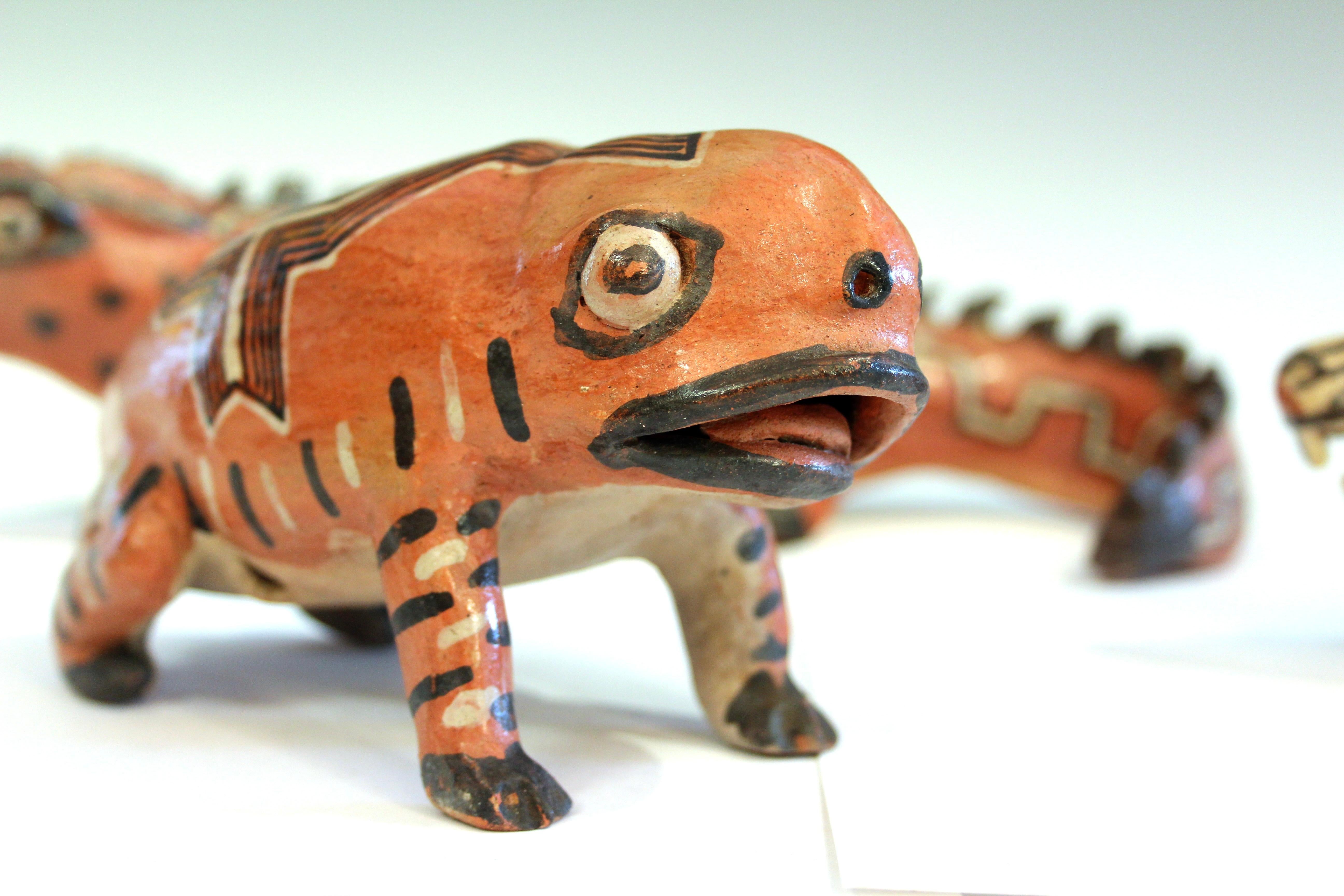 Ensemble de figurines d'animaux en poterie de style mauresque de la forêt mythique 20e siècle Excellent état - En vente à Wilton, CT