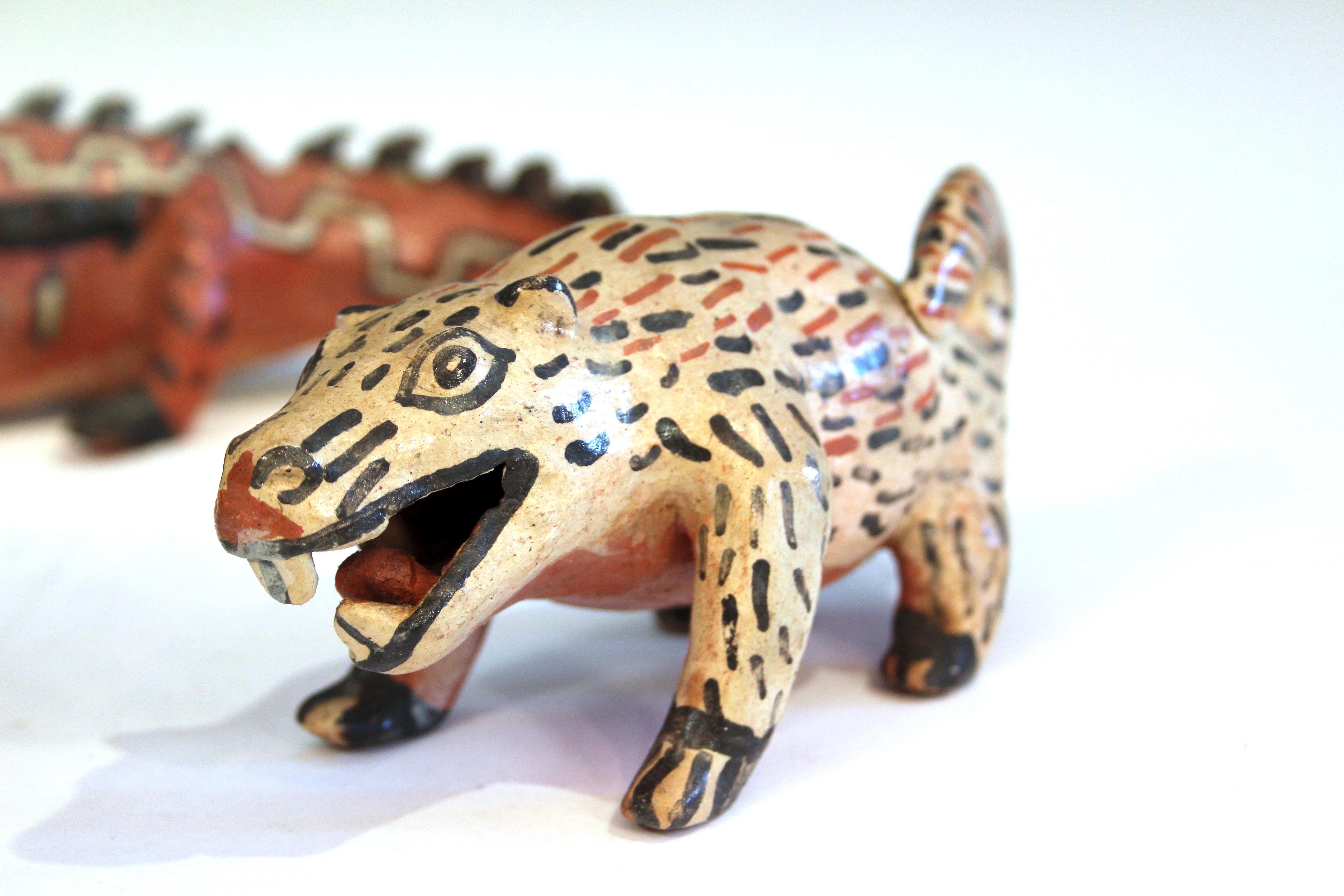 Milieu du XXe siècle Ensemble de figurines d'animaux en poterie de style mauresque de la forêt mythique 20e siècle en vente