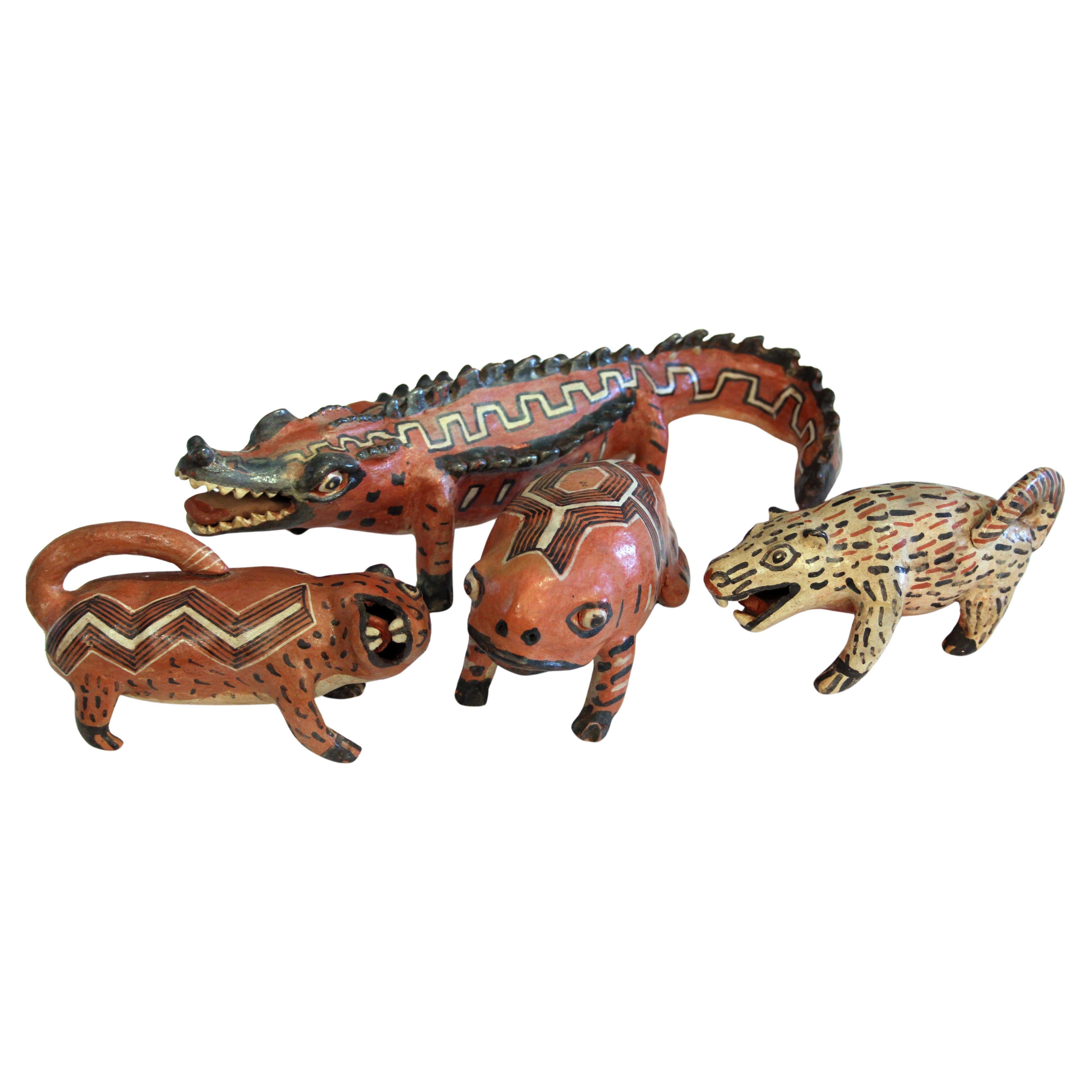Ensemble de figurines d'animaux en poterie de style mauresque de la forêt mythique 20e siècle en vente