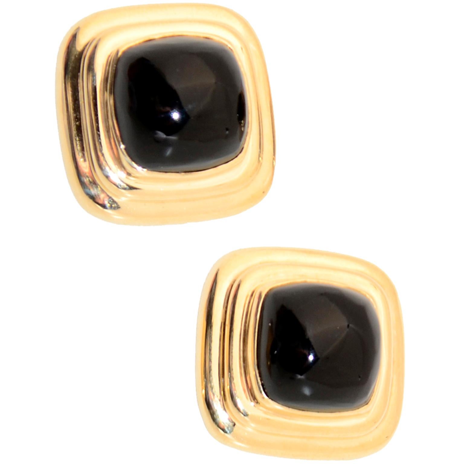 These are incredible vintage 14k gold square domed earrings with a black onyx center stone. The ribbed gold radiates from the center onyx stone and there are omega style clips on the back.  These earrings are marked 14k and MAZ. They are very