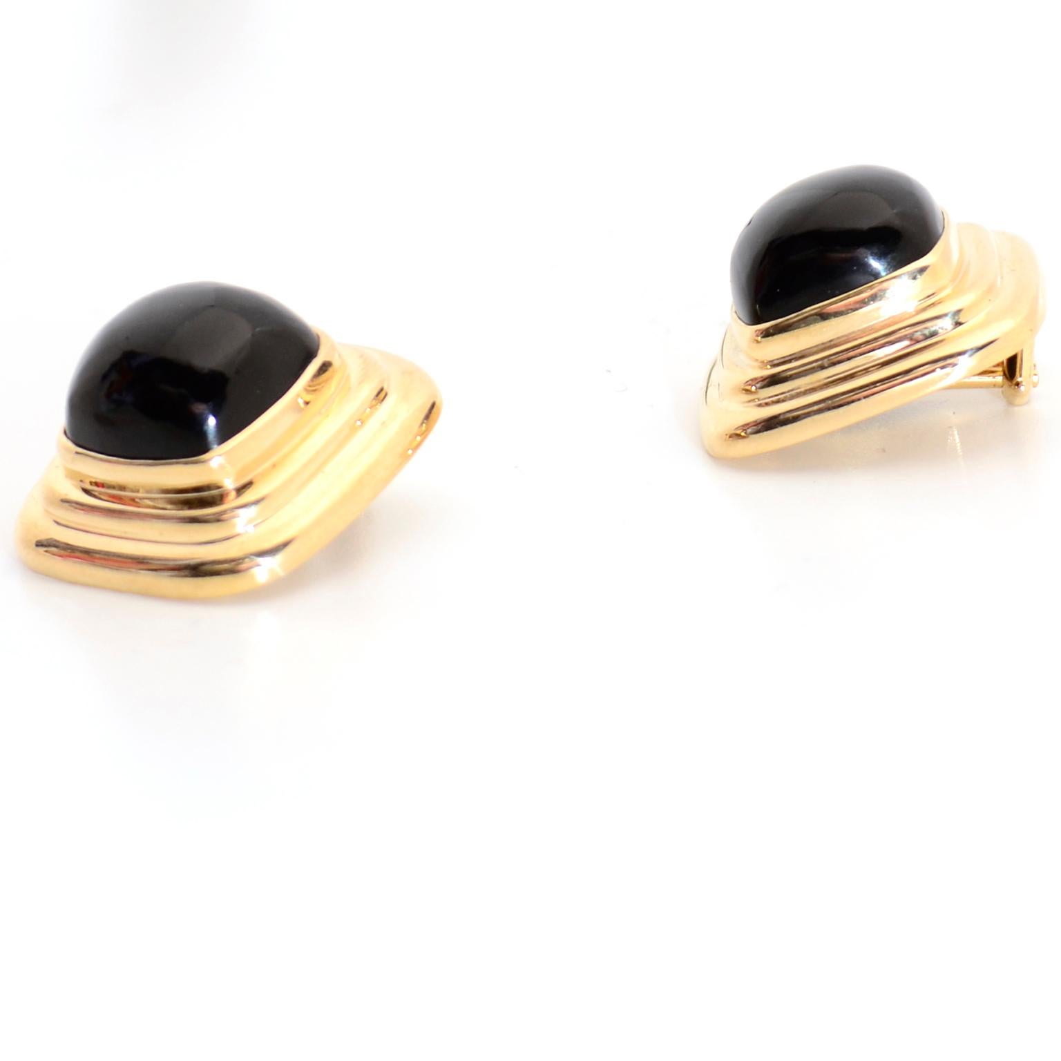 Vintage MAZ Square Dome 14k Gold & Onyx Omega Clip Earrings In Excellent Condition For Sale In Portland, OR