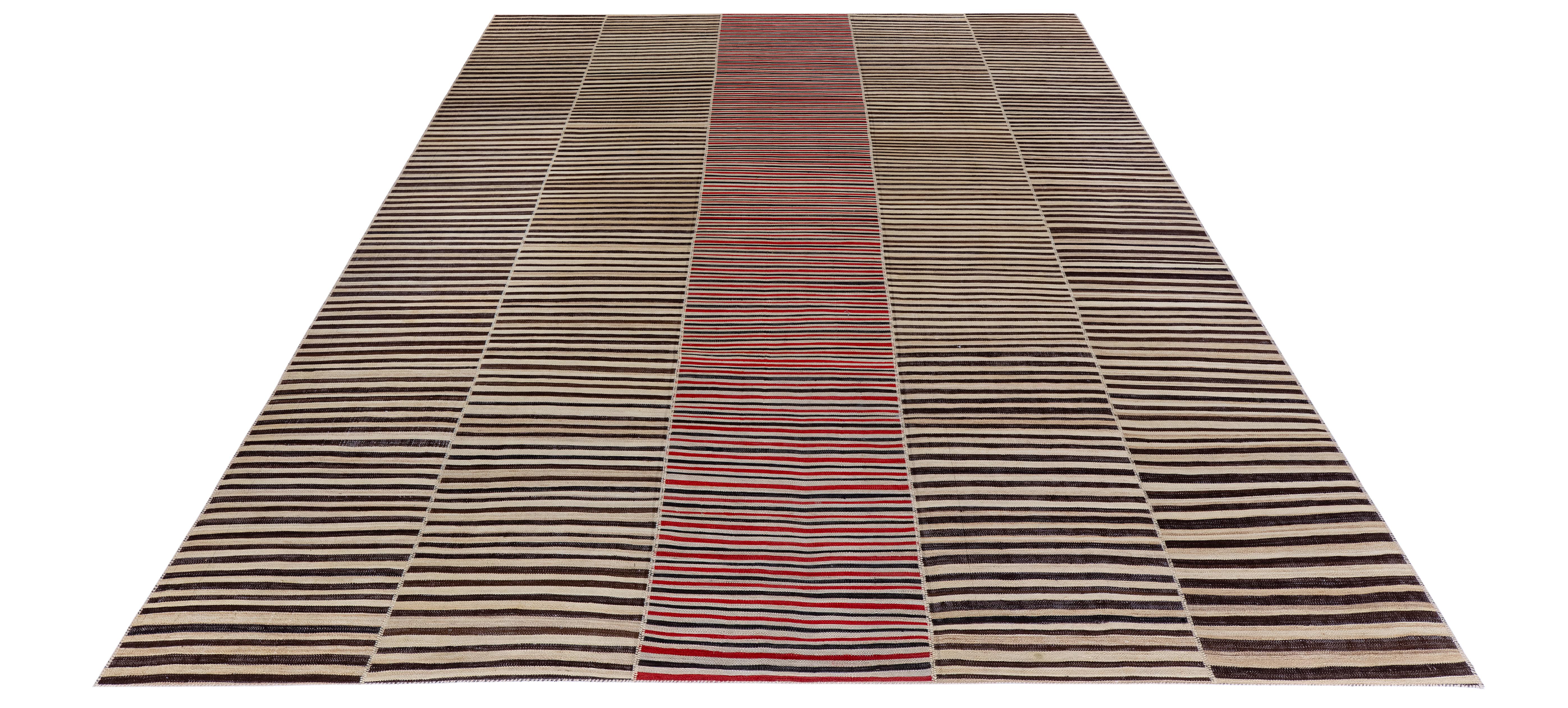 Vintage Mazandaran Flachgewebe - Handgesponnene Wolle, natürlich gefärbt, modern gestreiftes Design im Zustand „Hervorragend“ im Angebot in New York, NY