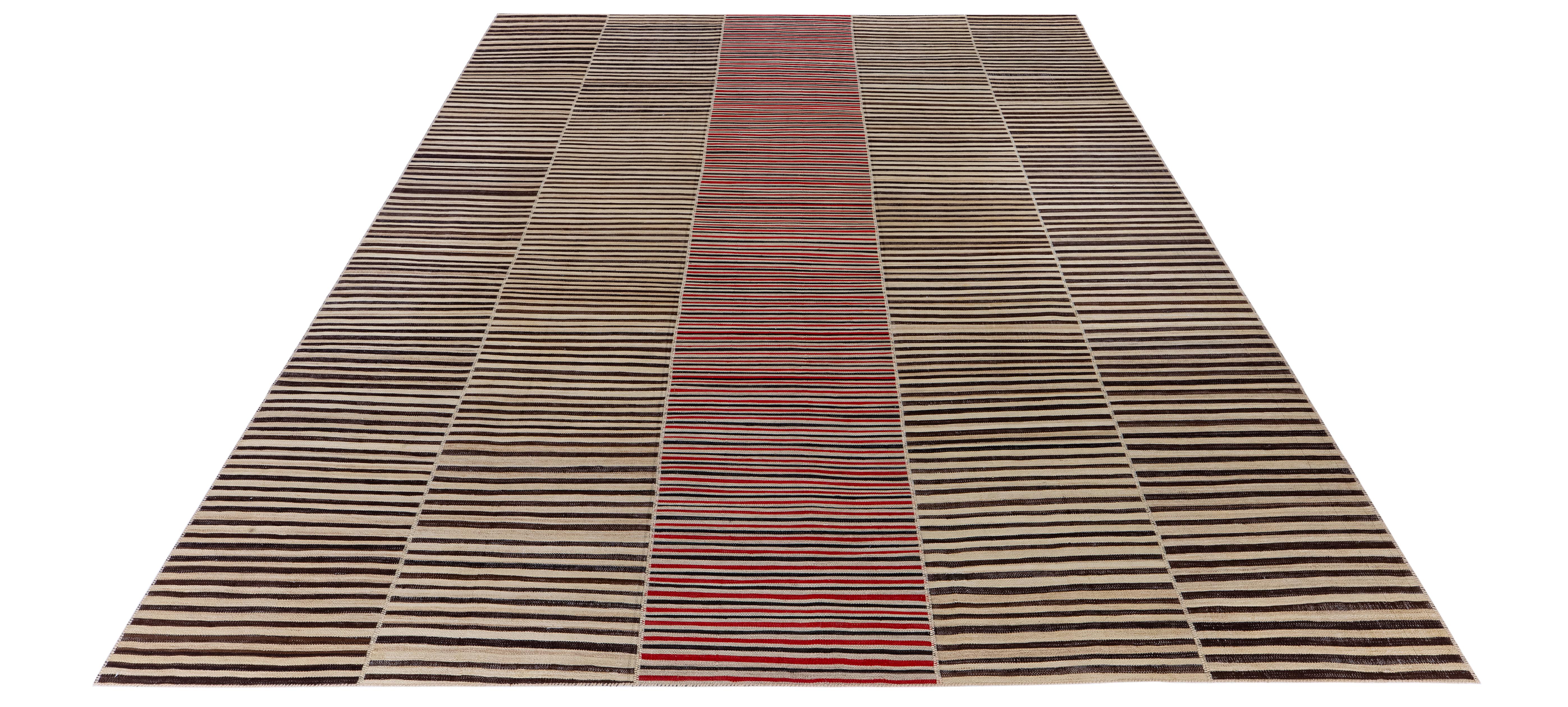 Vintage Mazandaran Flachgewebe - Handgesponnene Wolle, natürlich gefärbt, modern gestreiftes Design (Mitte des 20. Jahrhunderts) im Angebot