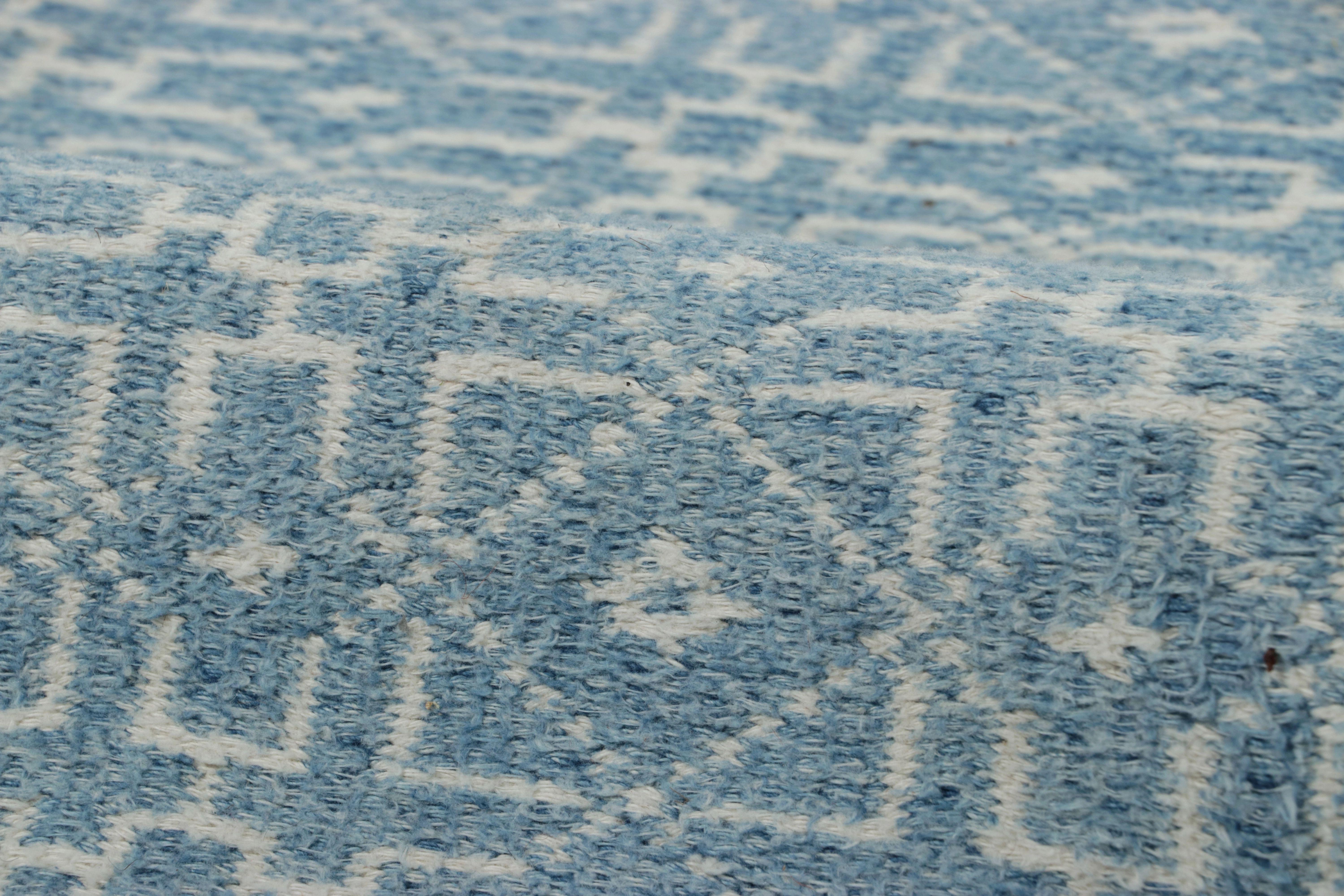 Vintage Mazandaran Persisch Kilim, Galerie Läufer Teppich in Hellblau - Rug & Kili im Zustand „Gut“ im Angebot in Long Island City, NY