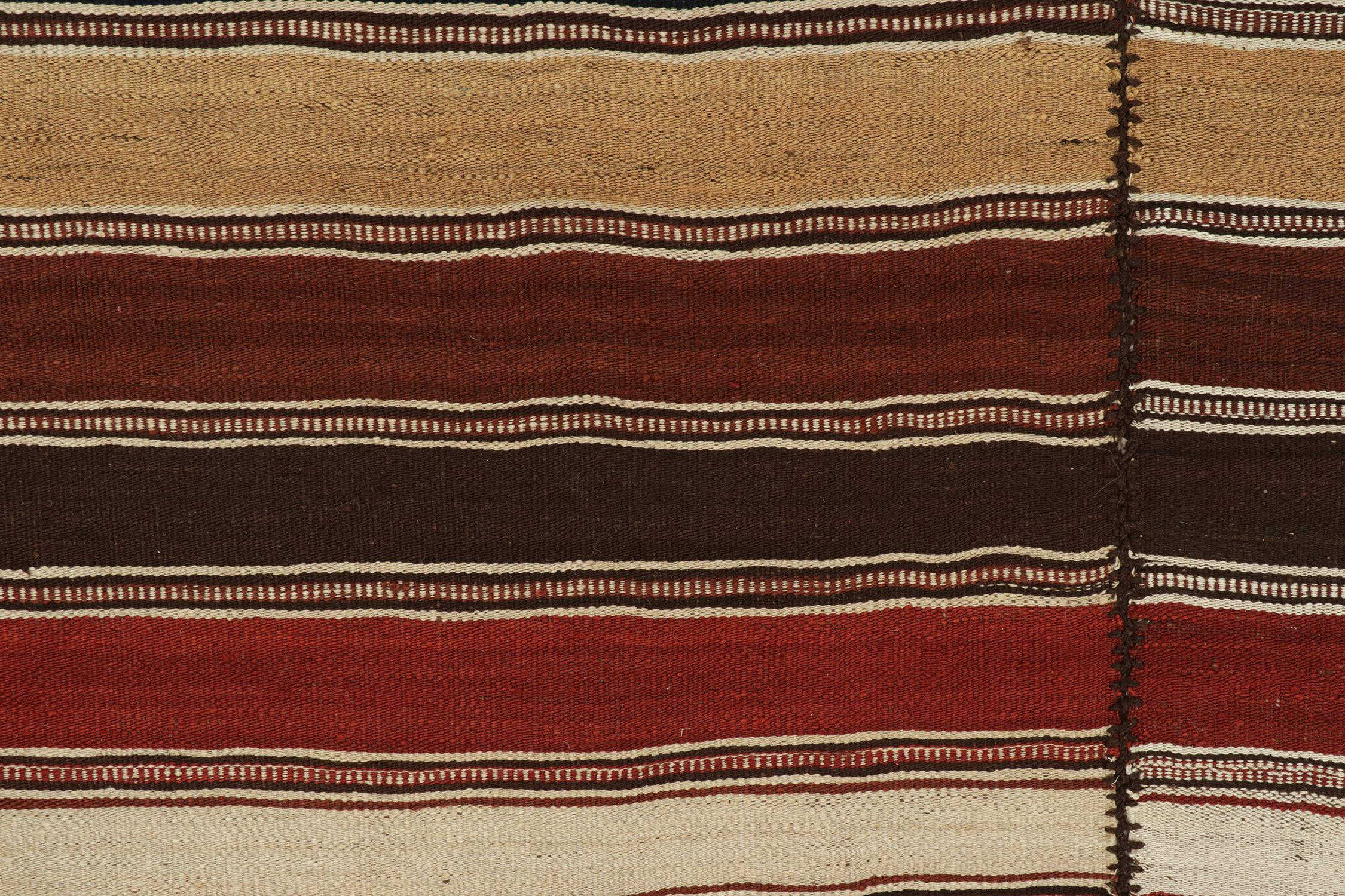 Mazandaran Persischer Kelim in sattem Streifenmuster von Teppich & Kilim (Mitte des 20. Jahrhunderts) im Angebot