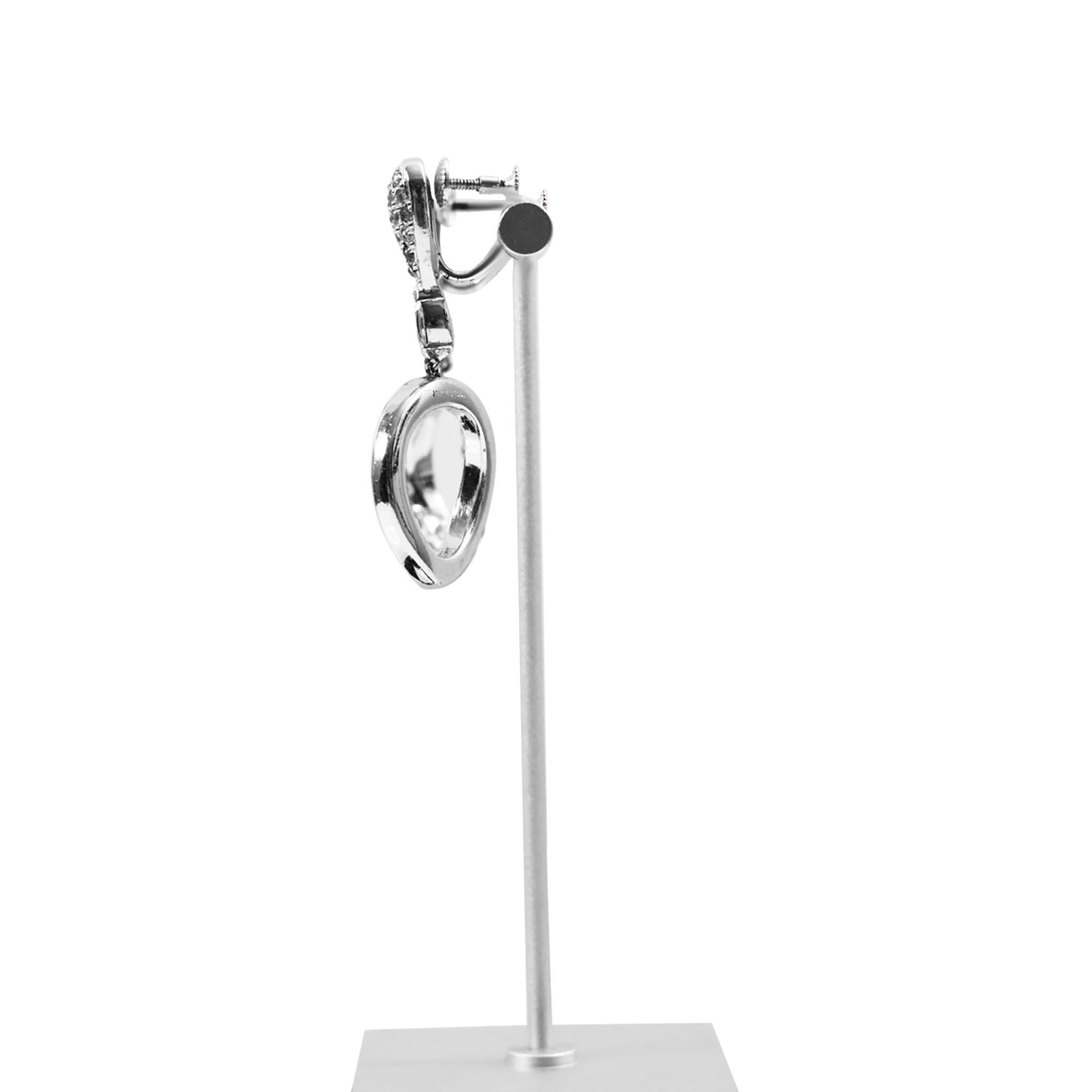 Pendientes de aro colgantes Mazer vintage con pavé y baguette, circa años 60 en venta 1