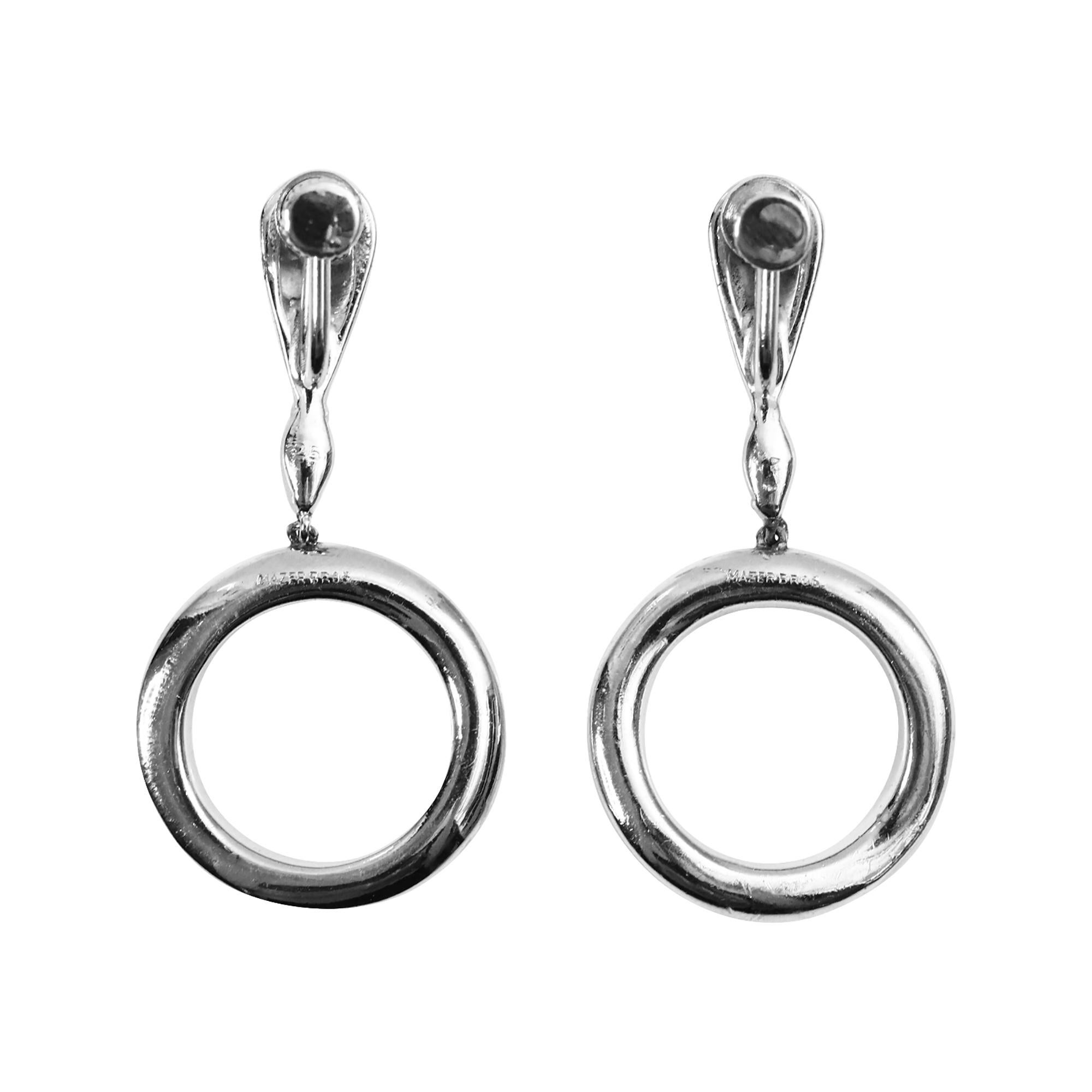 Pendientes de aro colgantes Mazer vintage con pavé y baguette, circa años 60 en venta 4