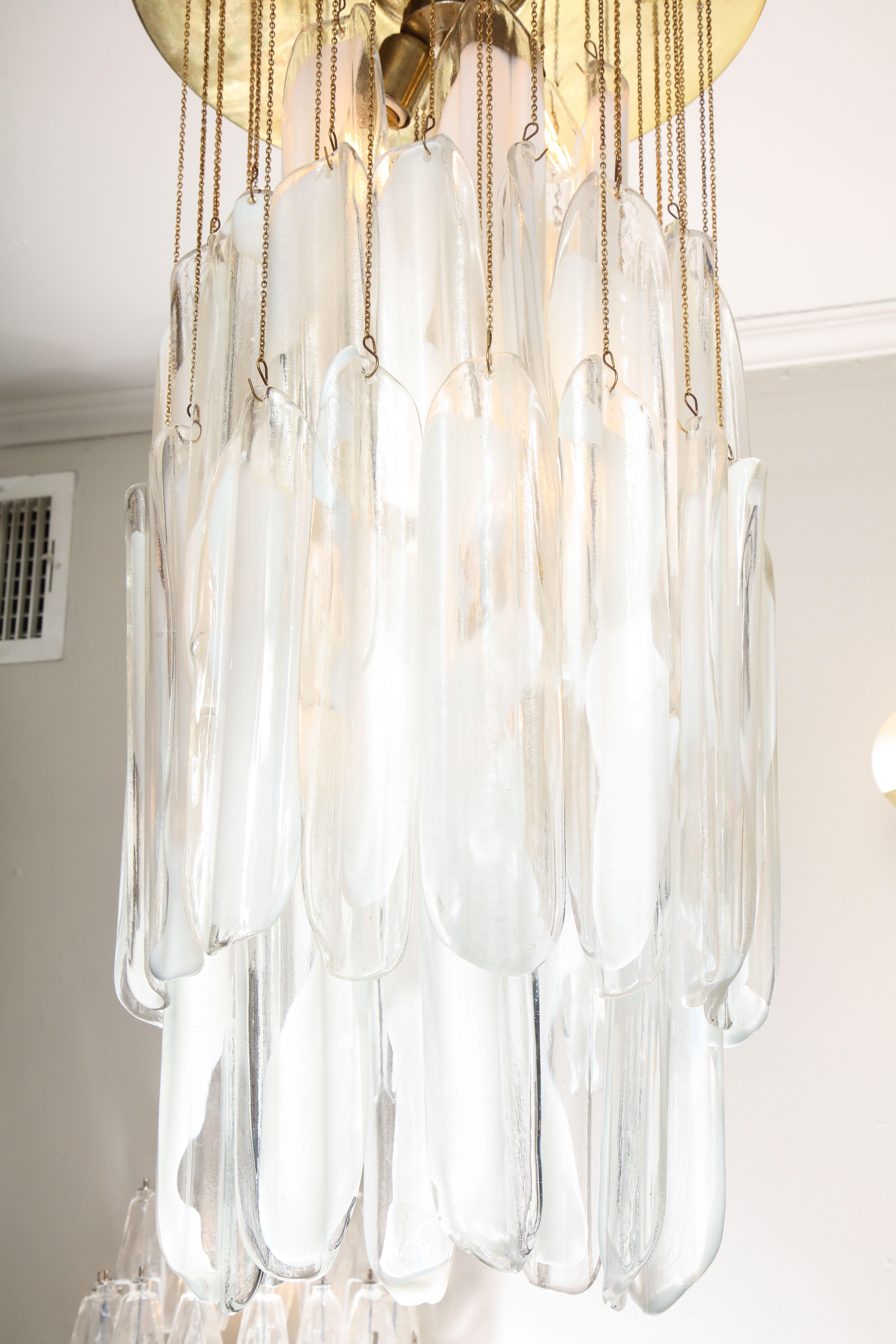 Vintage Mazzega Clear and White Oblong Leaf Glass Chandelier In Good Condition For Sale In New York, NY