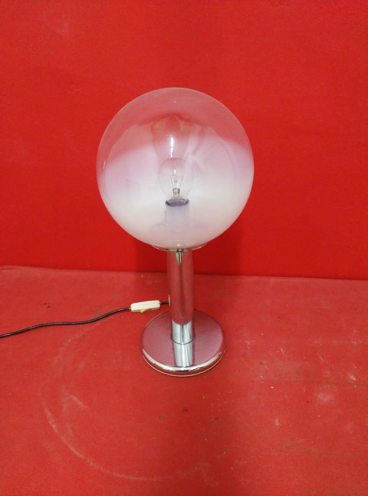 Beautiful Italian design lamp made of Murano glass, made by Mazzega. This lamp is from the 1960s. The glass is blown from white color, opalescent.
Together with the chrome table pedestal the lamp is about 40 cm. The lamp is in very good condition.