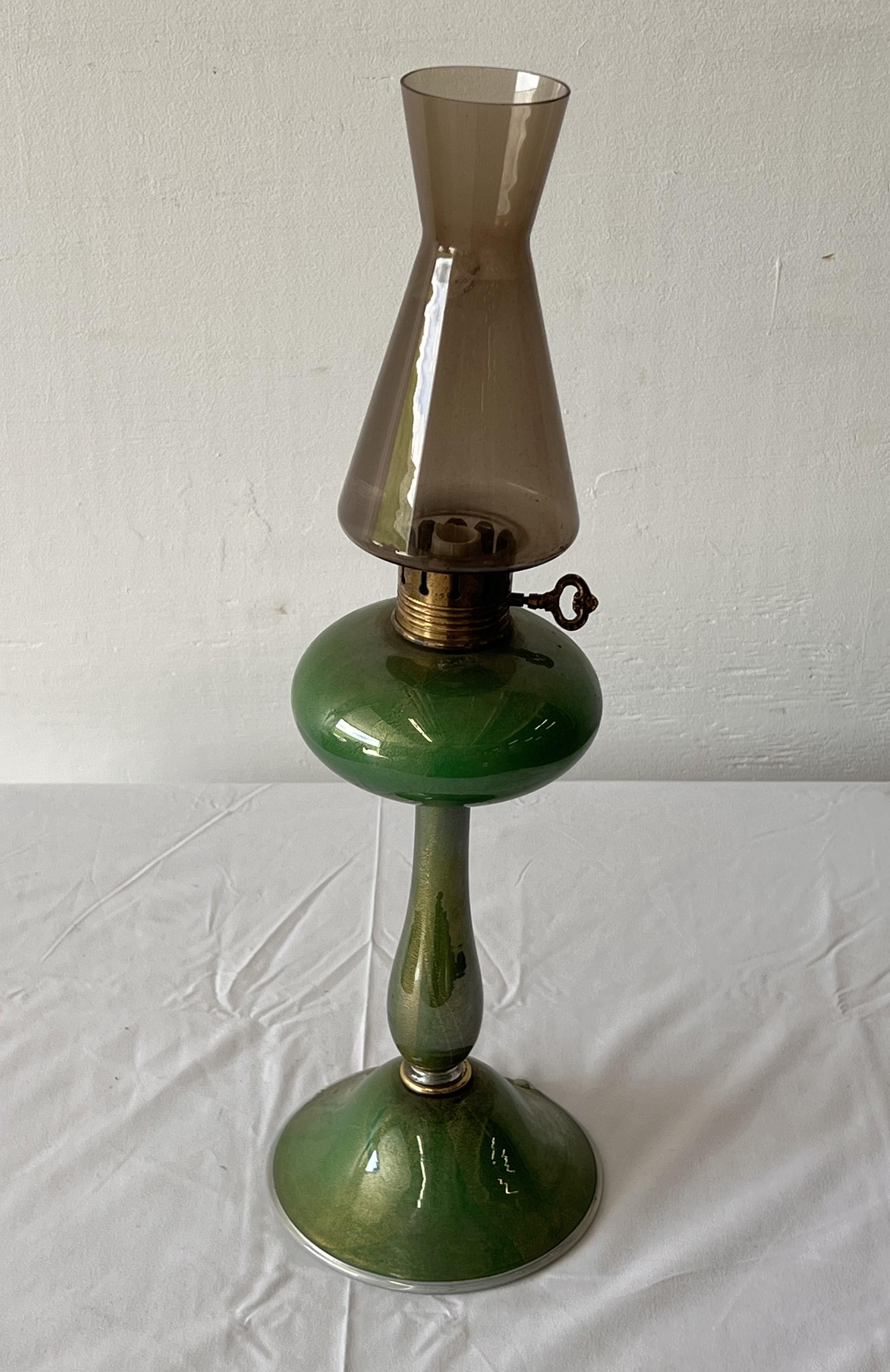 Lampe de table vintage Murano Mazzega vert émeraude
Nécessité de refaire le câblage 