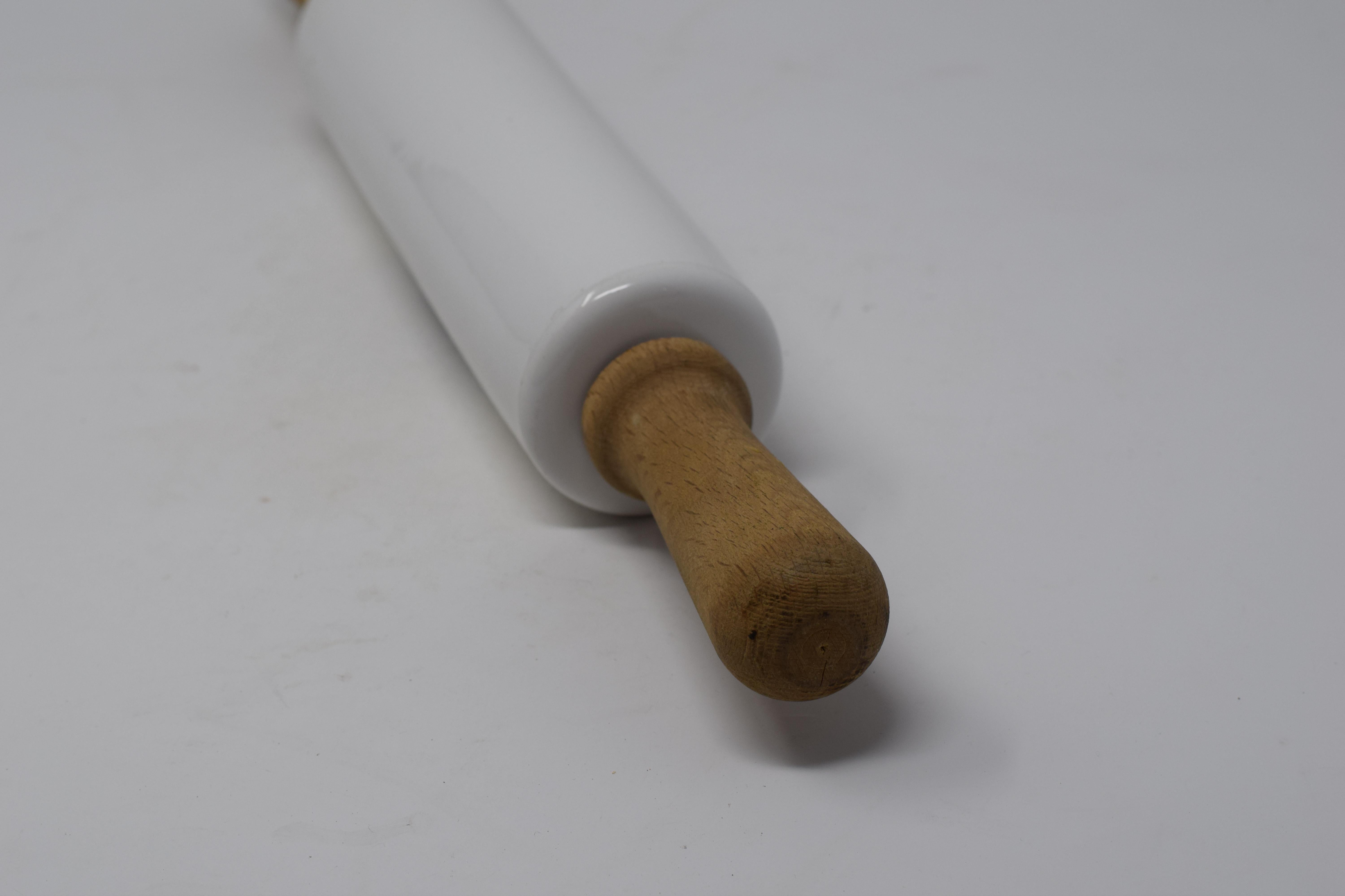 Vintage McDougalls Flour Advertising Rolling Pin In Good Condition In Houston, TX
