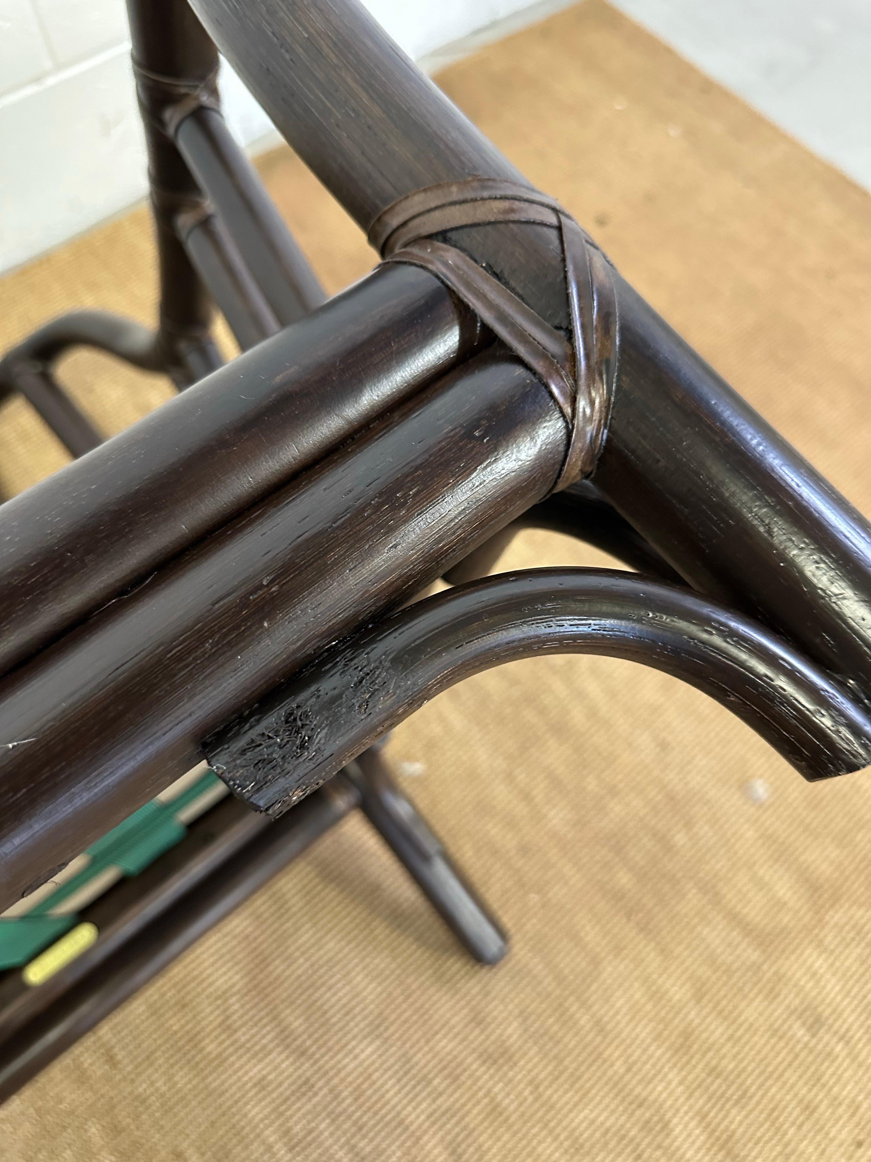 Chaises longues vintage en rotin foncé avec coussins en velours et fleurs de léopard - une paire en vente 10