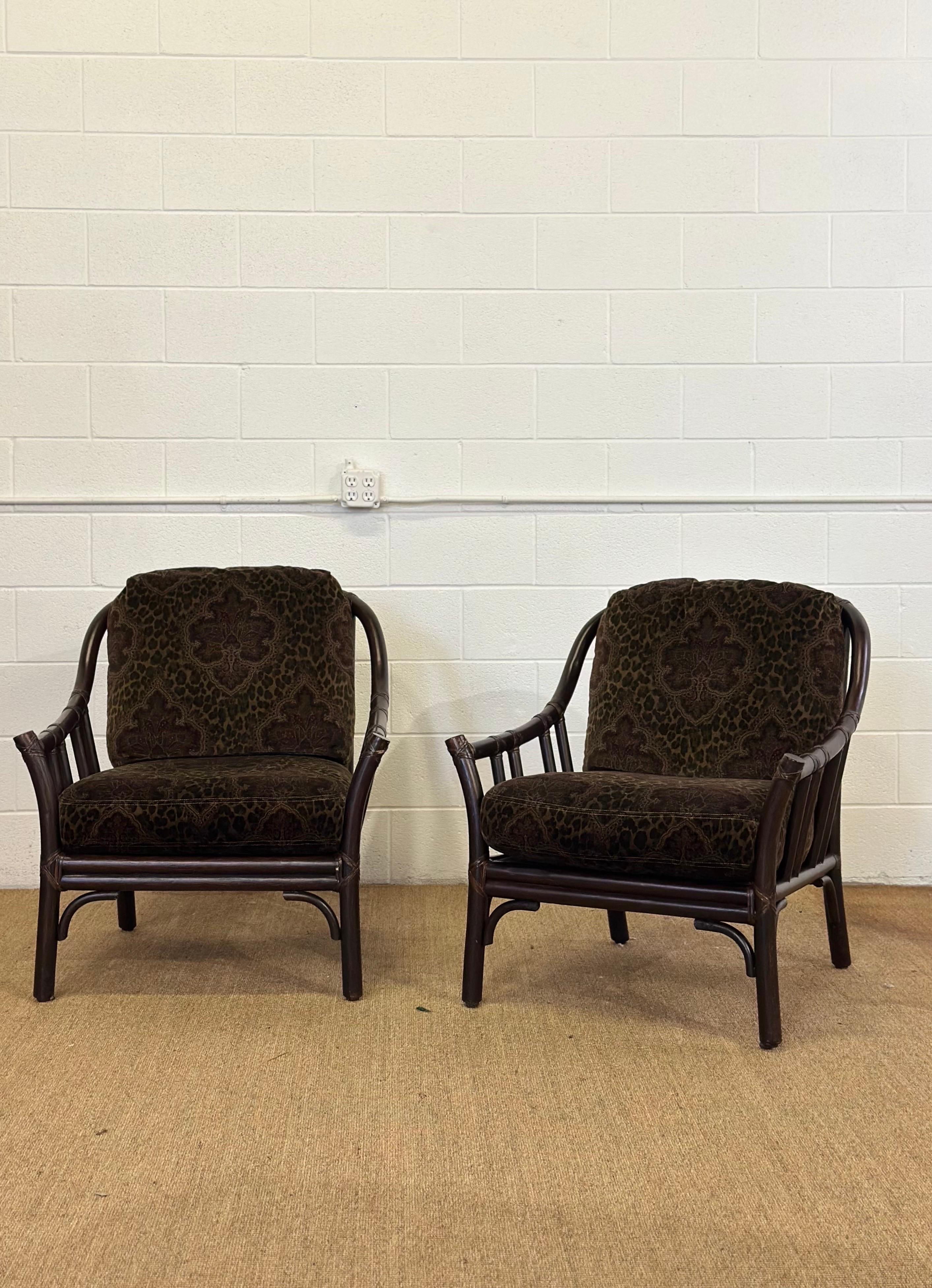 Chaises longues vintage en rotin foncé avec coussins en velours et fleurs de léopard - une paire en vente 12