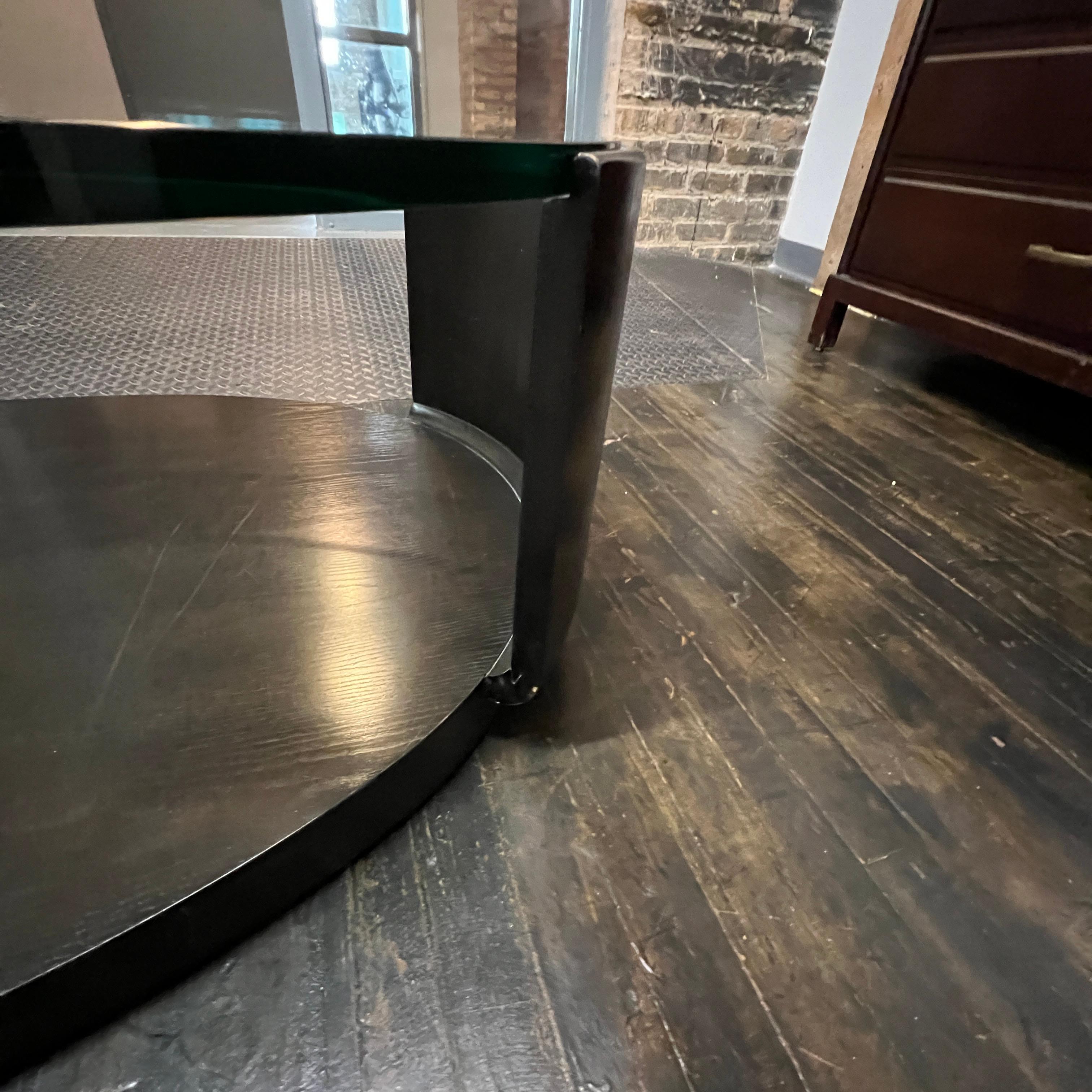Mesa baja ovalada McGuire vintage con base ebonizada y tapa de cristal insertada en Bueno estado para la venta en Chicago, IL