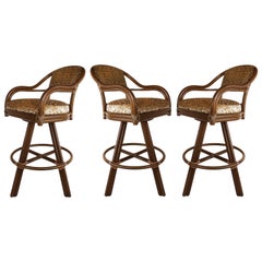 Tabourets de bar pivotants McGuire vintage en rotin et cuir, lot de 3