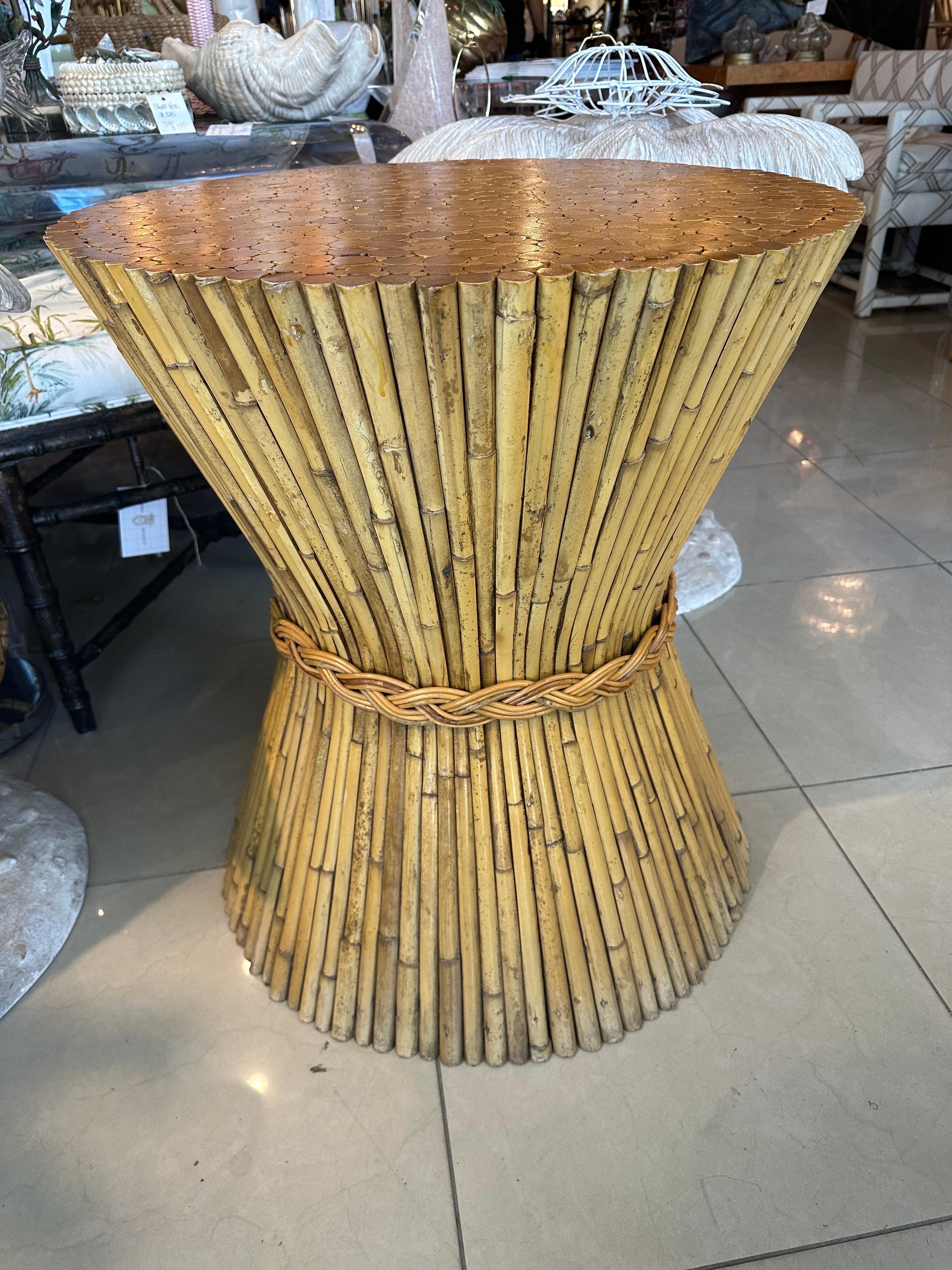 Vintage McGuire Tavolo da gioco in rattan Base in vimini intrecciato Covone di grano in vendita 3