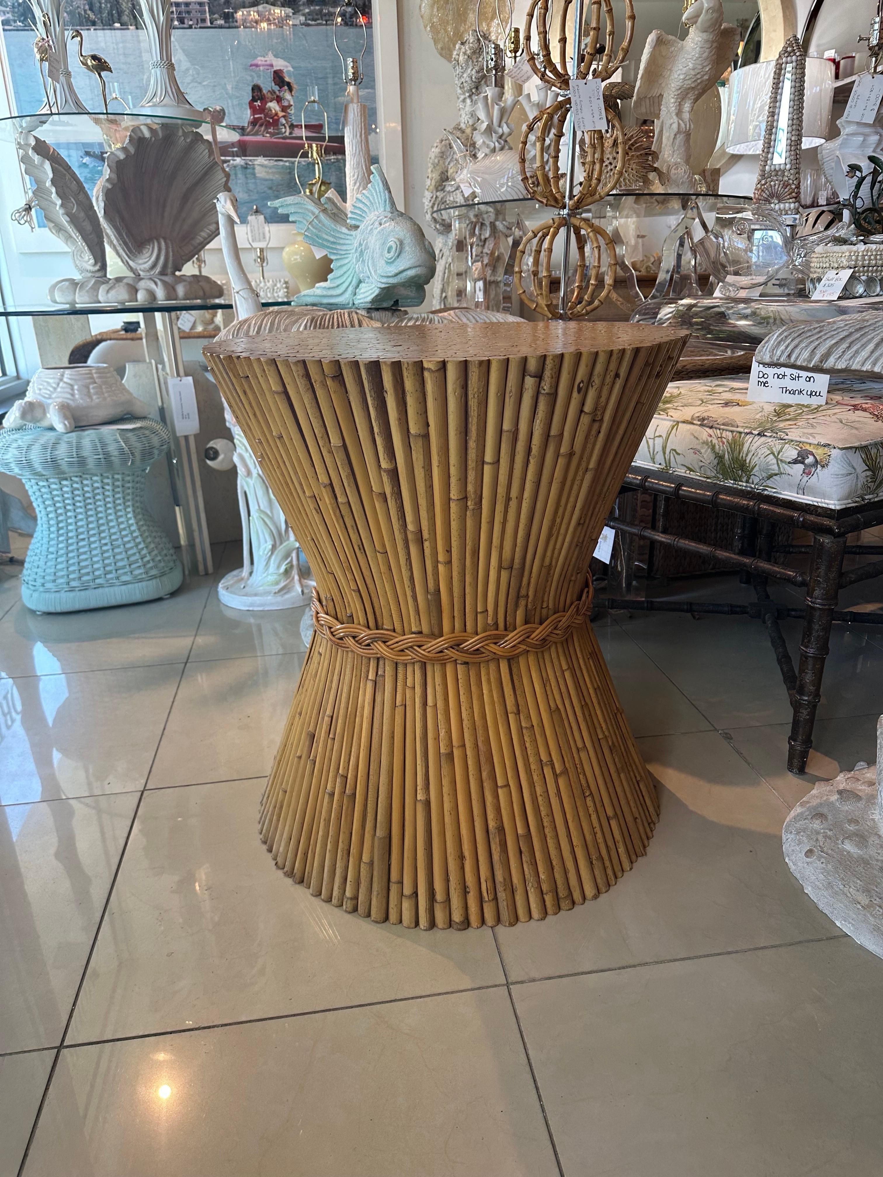 Vintage McGuire Tavolo da gioco in rattan Base in vimini intrecciato Covone di grano in vendita 6