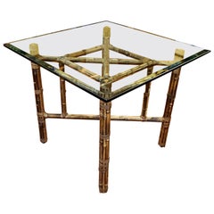 Vieille table de jeux ou table centrale McGuire en rotin:: cuir et verre