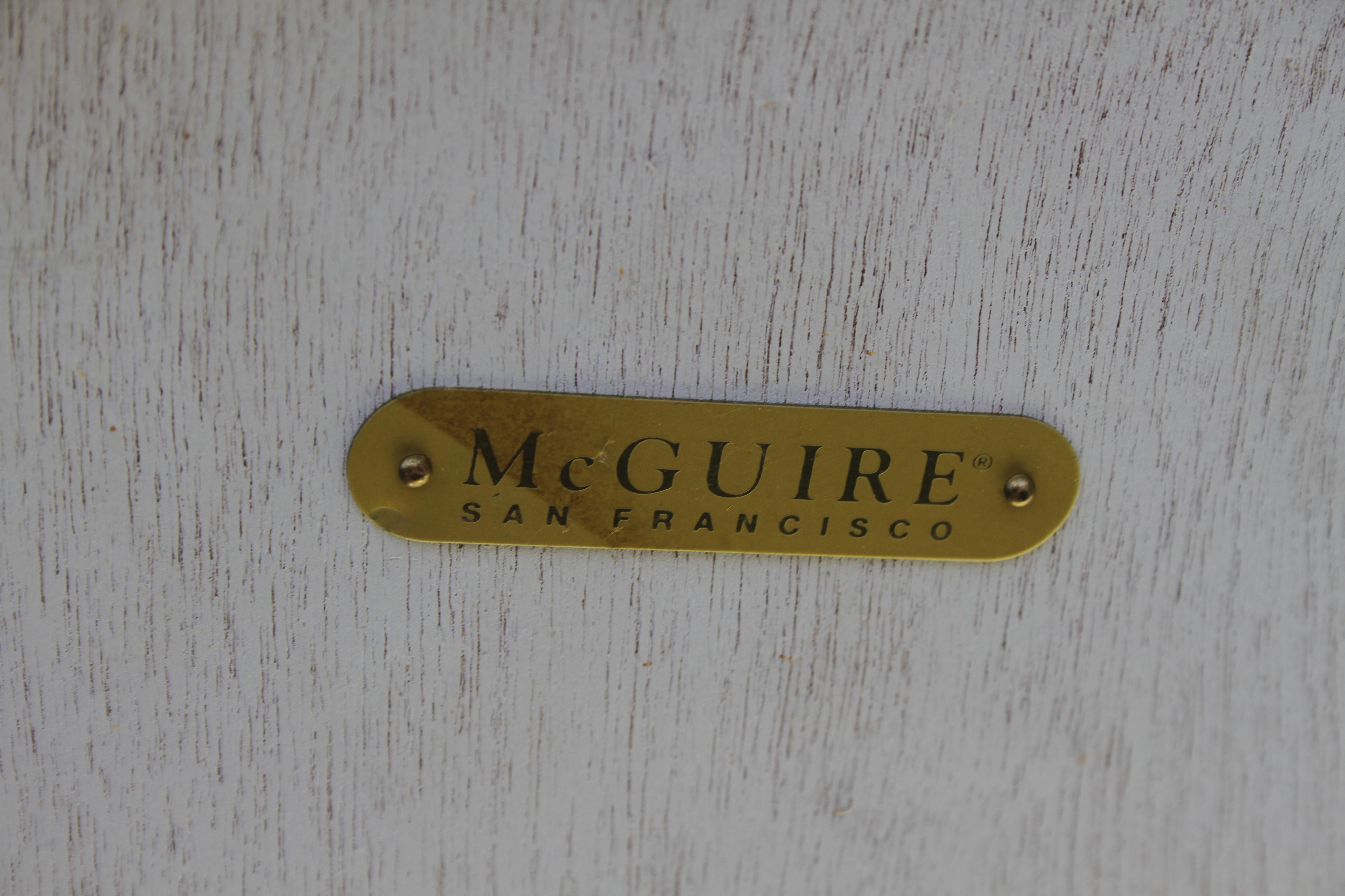 Laqué Table de salle à manger vintage McGuire en rotin en forme de gerbe de blé, laque blanche d'origine en vente