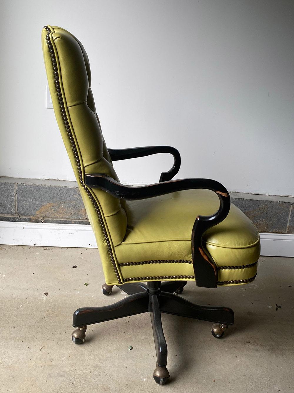 Vintage McKinley Line Green Leather Swivel Chair In Good Condition For Sale In Livingston, NJ
