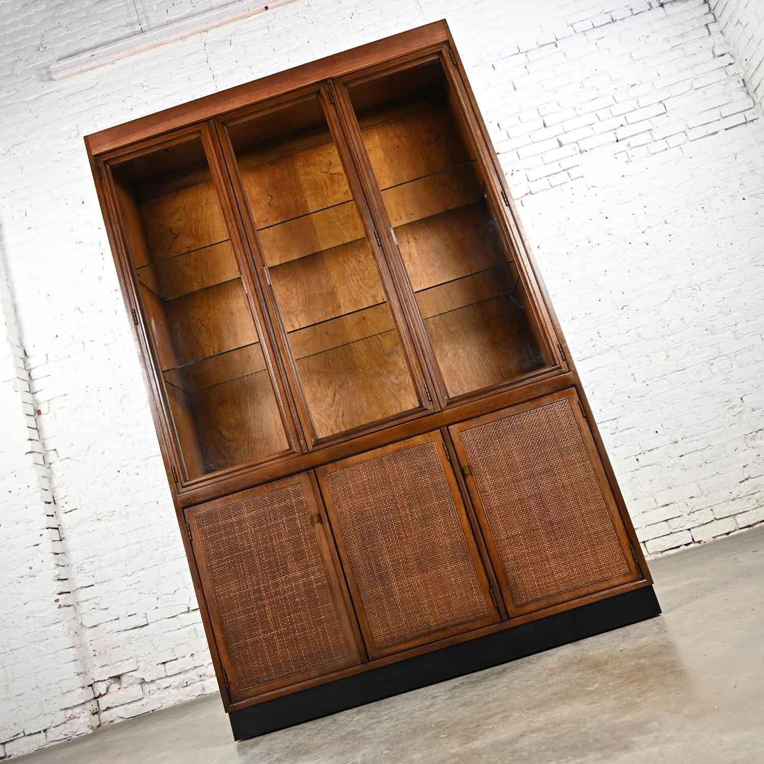 Vintage MCM 1 Piece Walnut & Radio Weave Cane Front Lighted China Cabinet 3