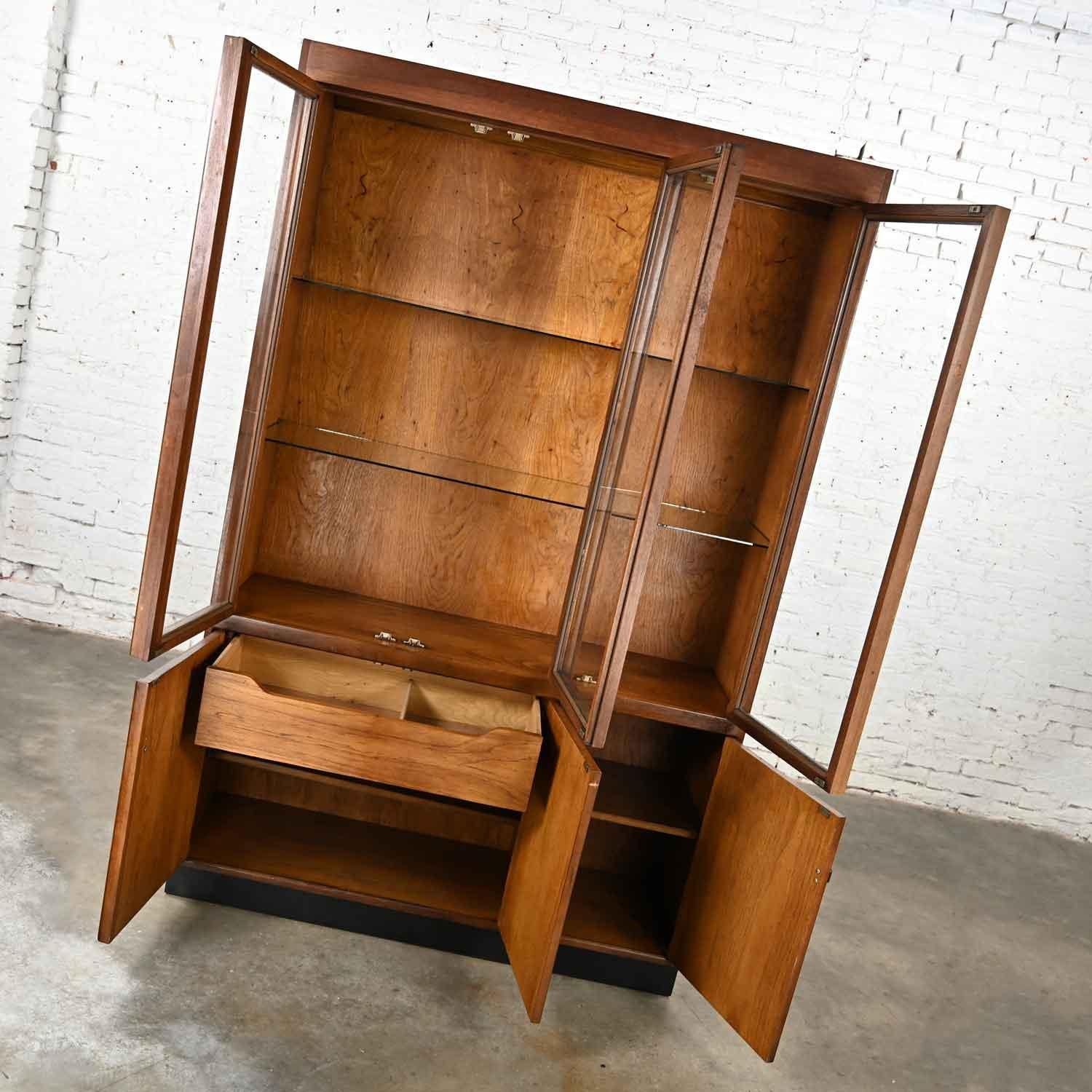 Vintage MCM 1 Piece Walnut & Radio Weave Cane Front Lighted China Cabinet For Sale 4