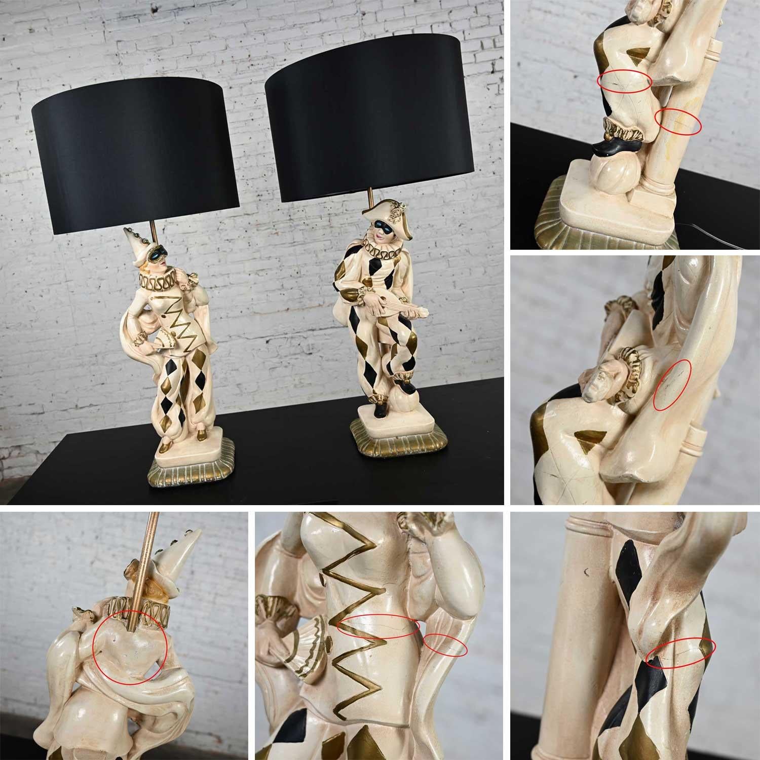Vintage MCM Art Deco Figural bufón Arlequín Lámparas de mesa Estilo de Marbro Pareja en venta 9
