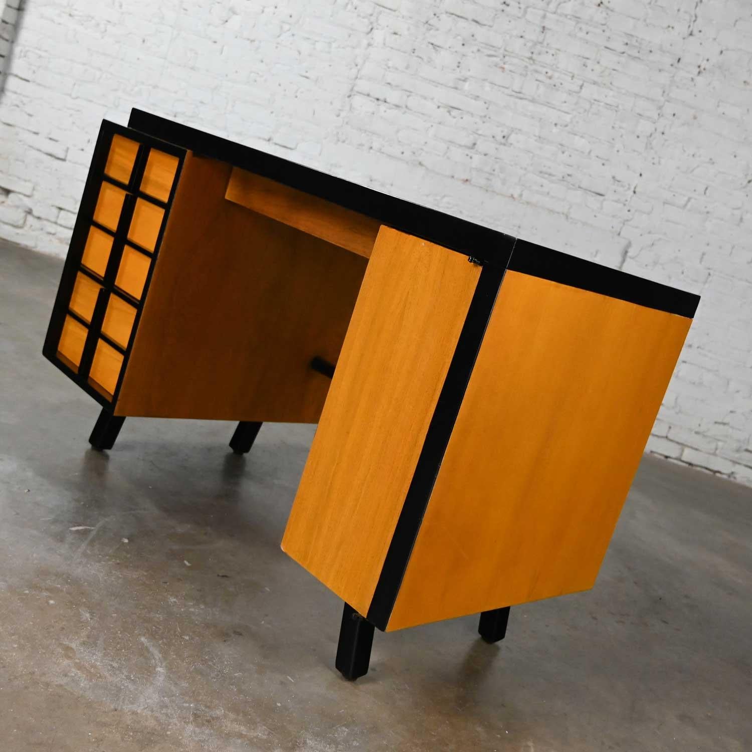 Mid-Century Modern Vintage MCM Art Deco Maple Colored Desk Black Accents American of Martinsville For Sale