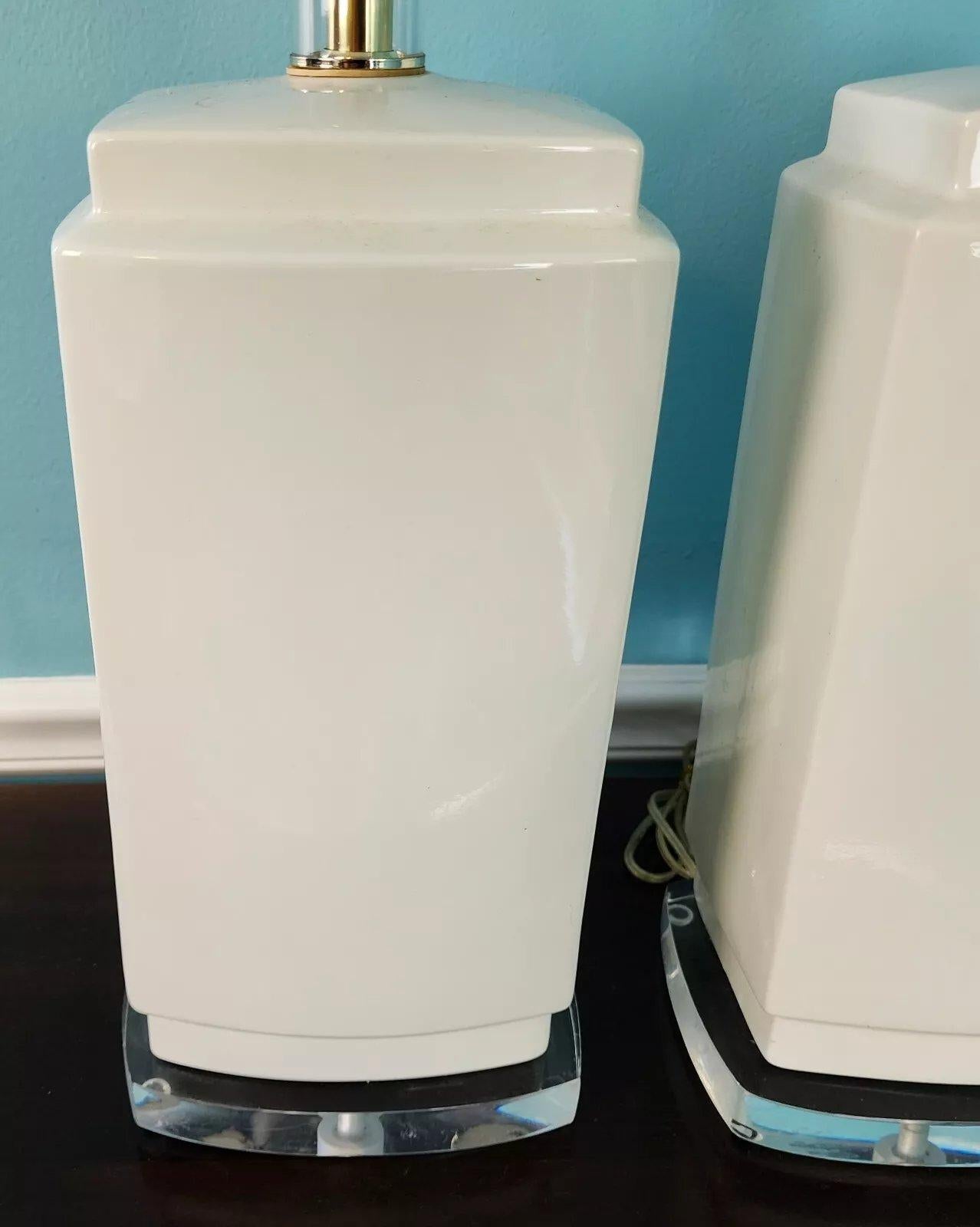 Per la descrizione completa dell'articolo clicca su Più dettagli qui sotto.

Offriamo una delle nostre recenti acquisizioni immobiliari di Palm Beach per quanto riguarda l'illuminazione di una
Coppia di lampade da tavolo vintage MCM Bauer in