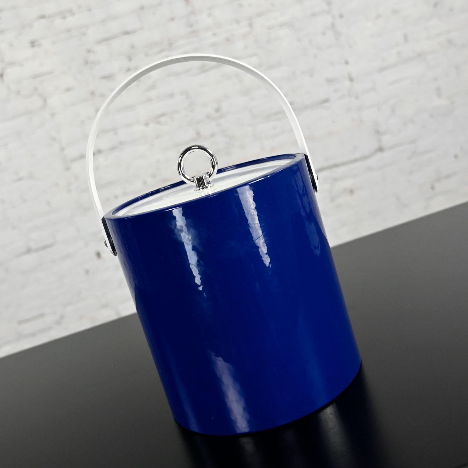 Vintage MCM Blue Ice Bucket by Morgan & Company Bucket Brigade In Good Condition For Sale In Topeka, KS