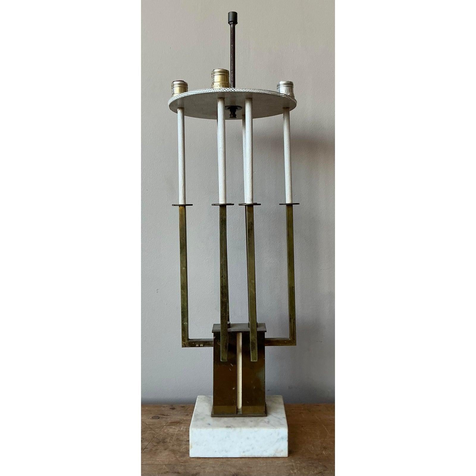 Lámpara candelabro vintage MCM de latón según Tommi Parzinger en Bueno estado para la venta en West Palm Beach, FL