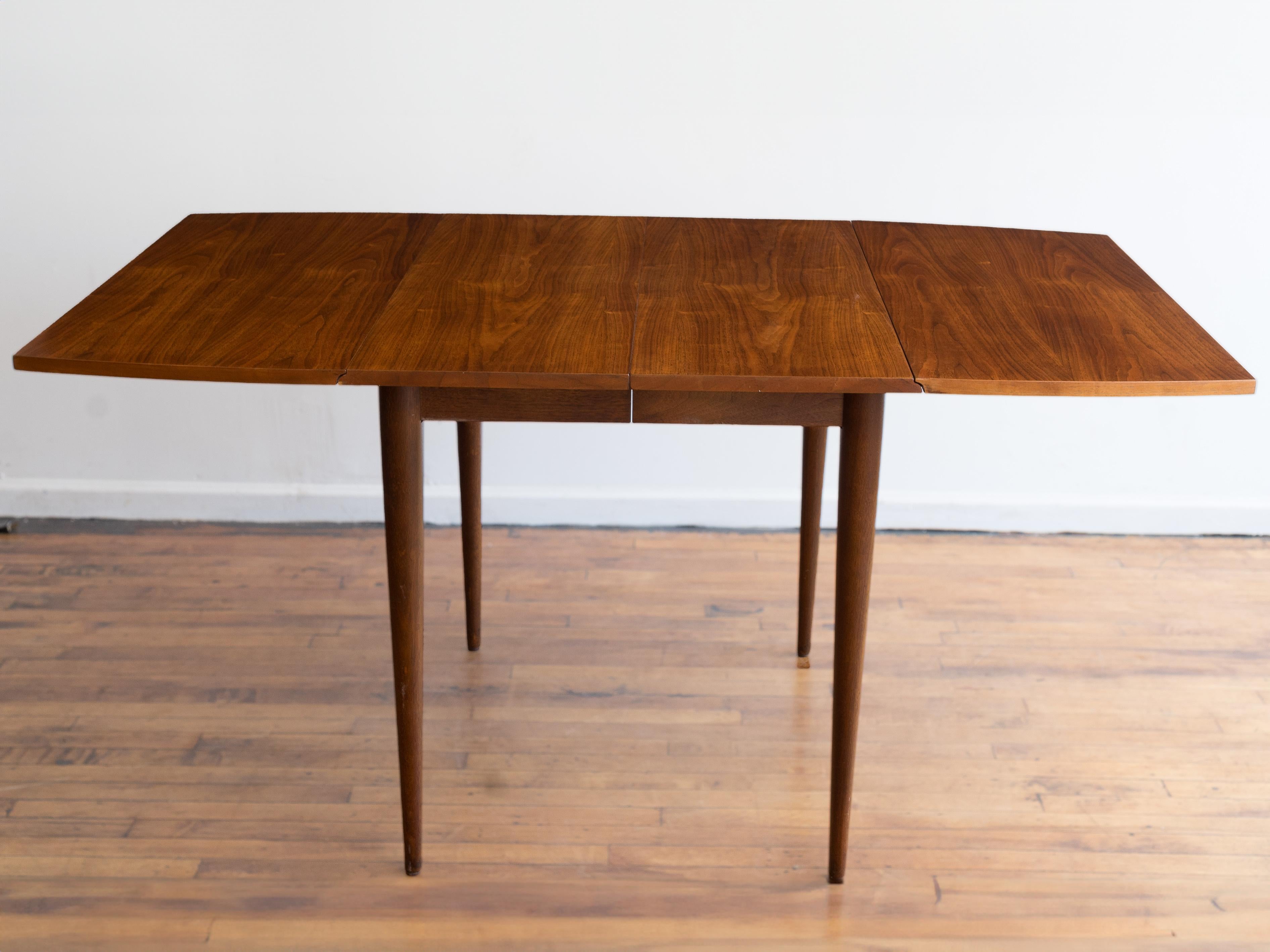 Vintage MCM Broyhill Sculptra Drop Leaf Dining Table In Good Condition In Chicago, IL