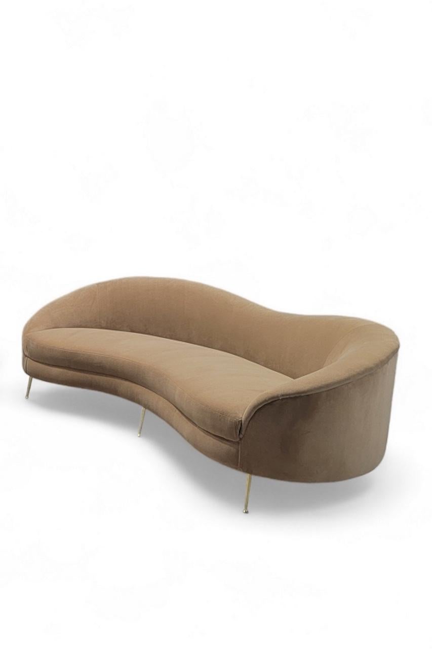 Italiano Divano italiano curvo in stile MCM Bruno Munari d'epoca, appena rivestito in legno in vendita
