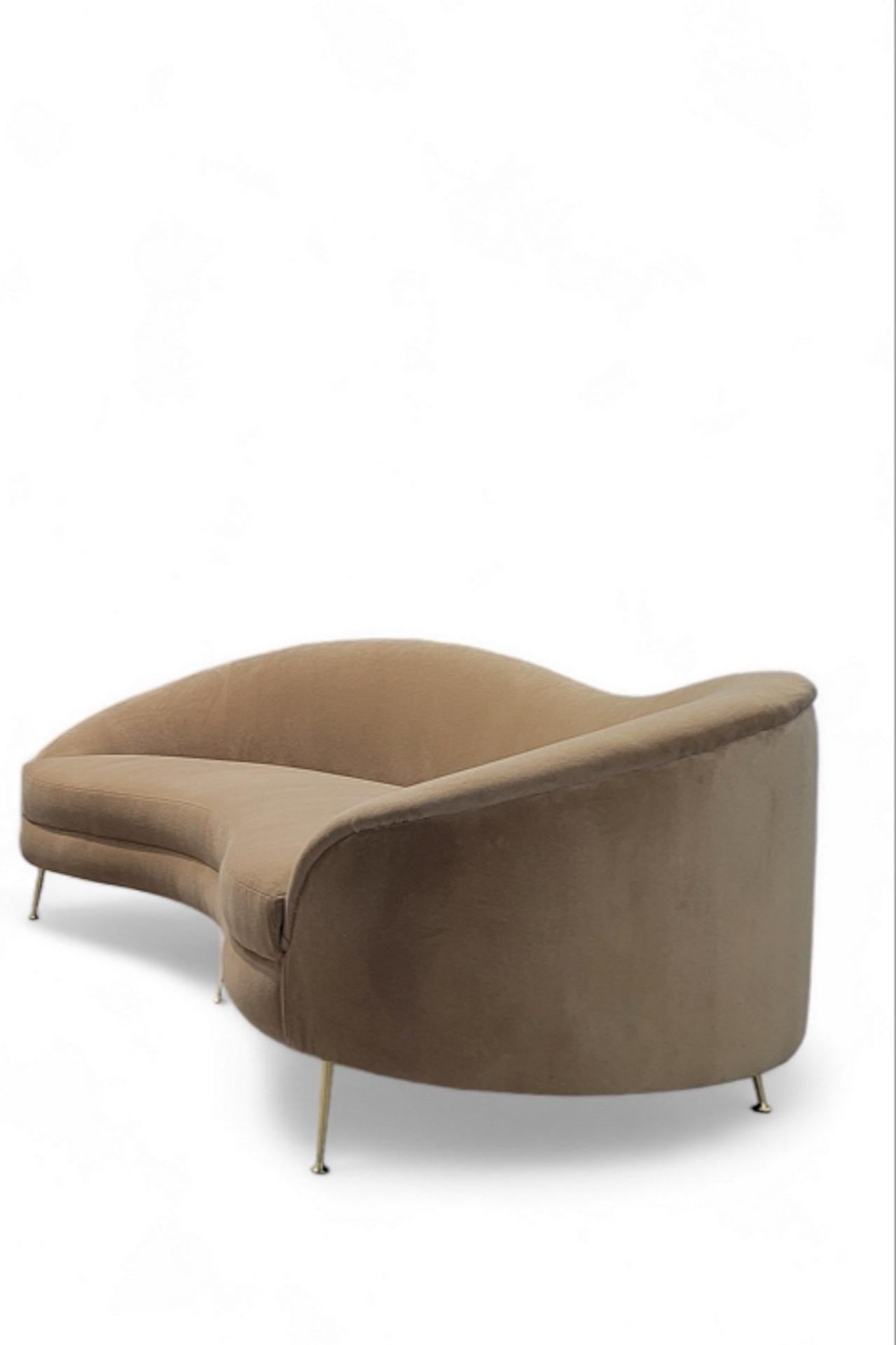 Divano italiano curvo in stile MCM Bruno Munari d'epoca, appena rivestito in legno in vendita 2