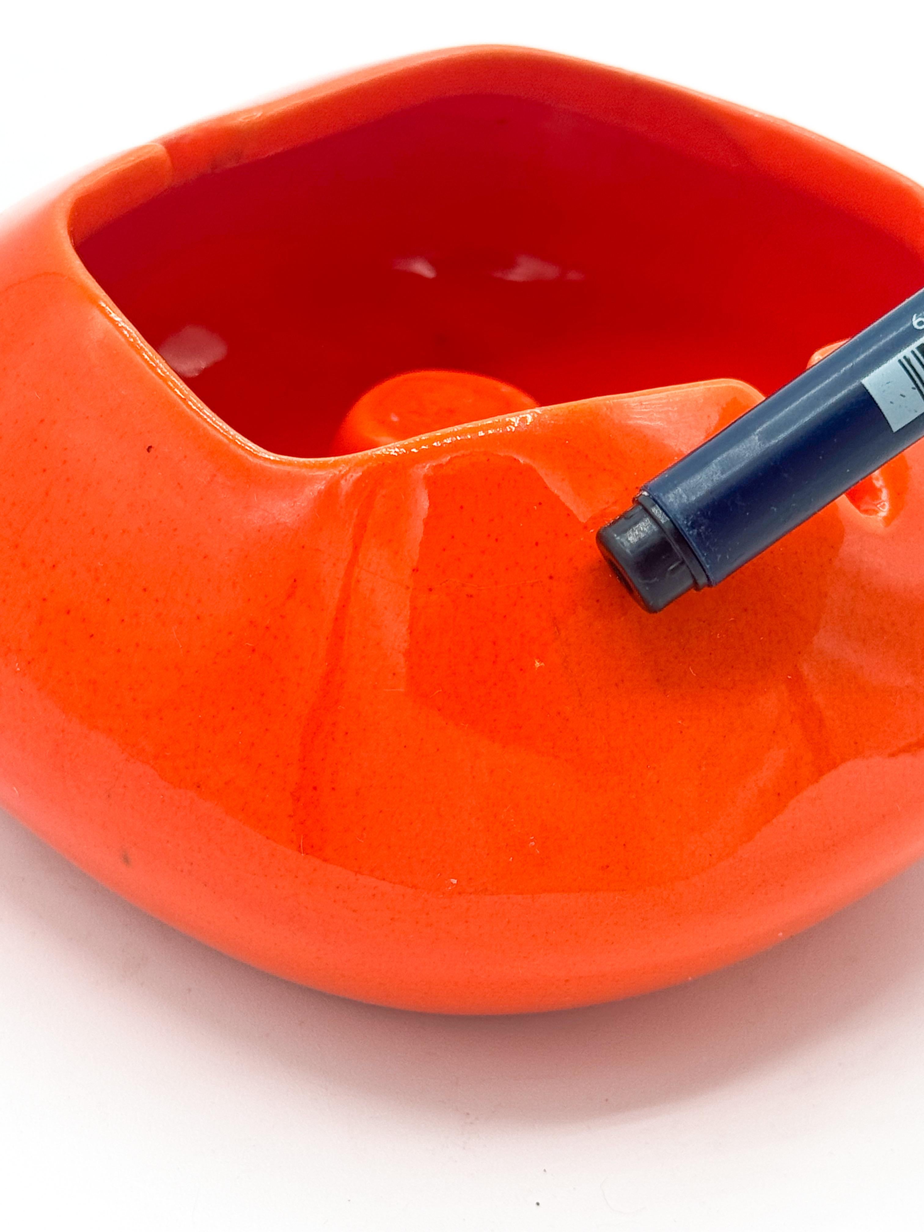 Cenicero Vintage MCM Cerámica Naranja, Firmado USA - Estilo Pop Art Atómico Estadounidense en venta