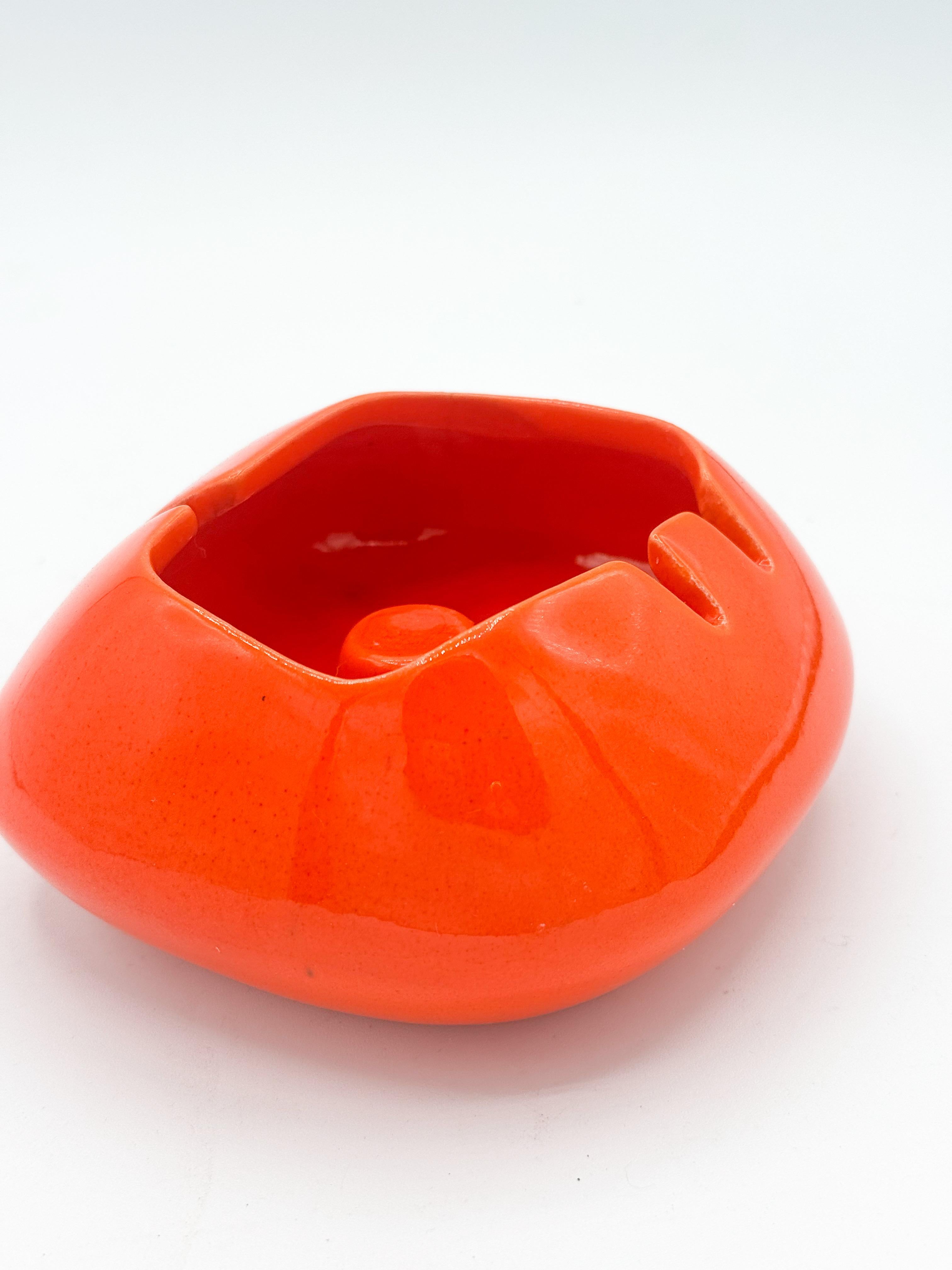 Cenicero Vintage MCM Cerámica Naranja, Firmado USA - Estilo Pop Art Atómico Cerámico en venta