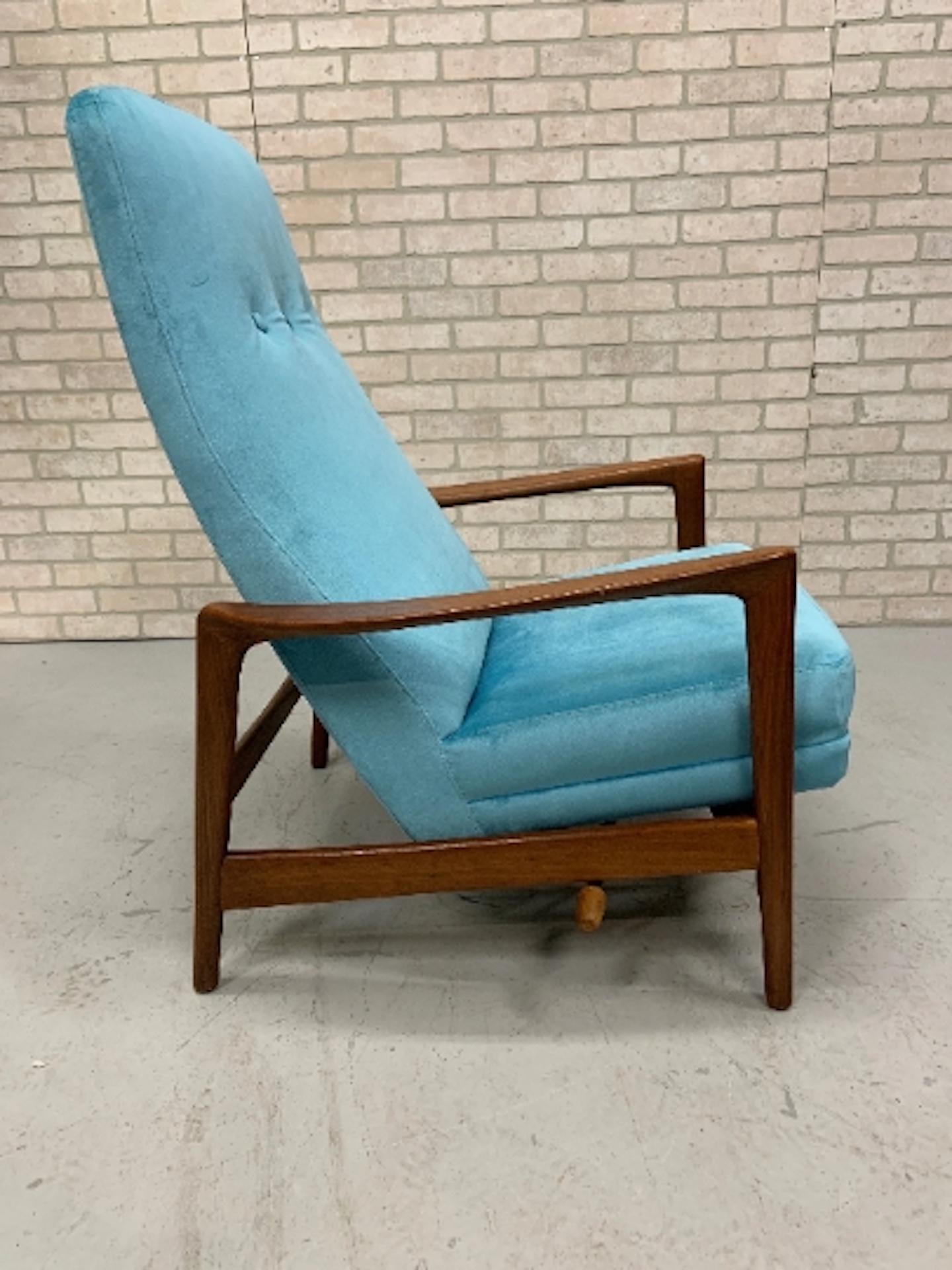 Mid-Century moderno Sedia e ottomana d'epoca MCM Danish Folke Ohlsson for DUX Style Upholstering appena rivestita in vendita