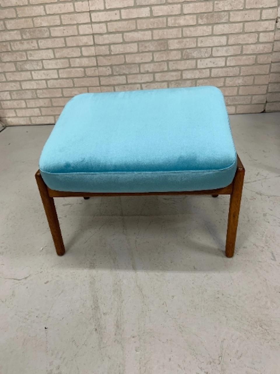 Sedia e ottomana d'epoca MCM Danish Folke Ohlsson for DUX Style Upholstering appena rivestita in vendita 1