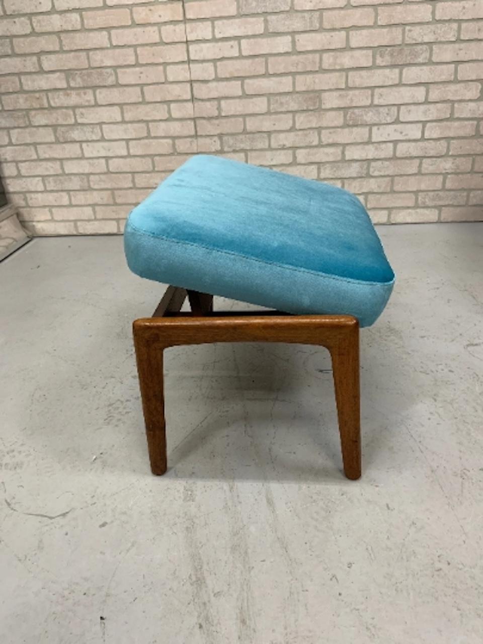 Sedia e ottomana d'epoca MCM Danish Folke Ohlsson for DUX Style Upholstering appena rivestita in vendita 2