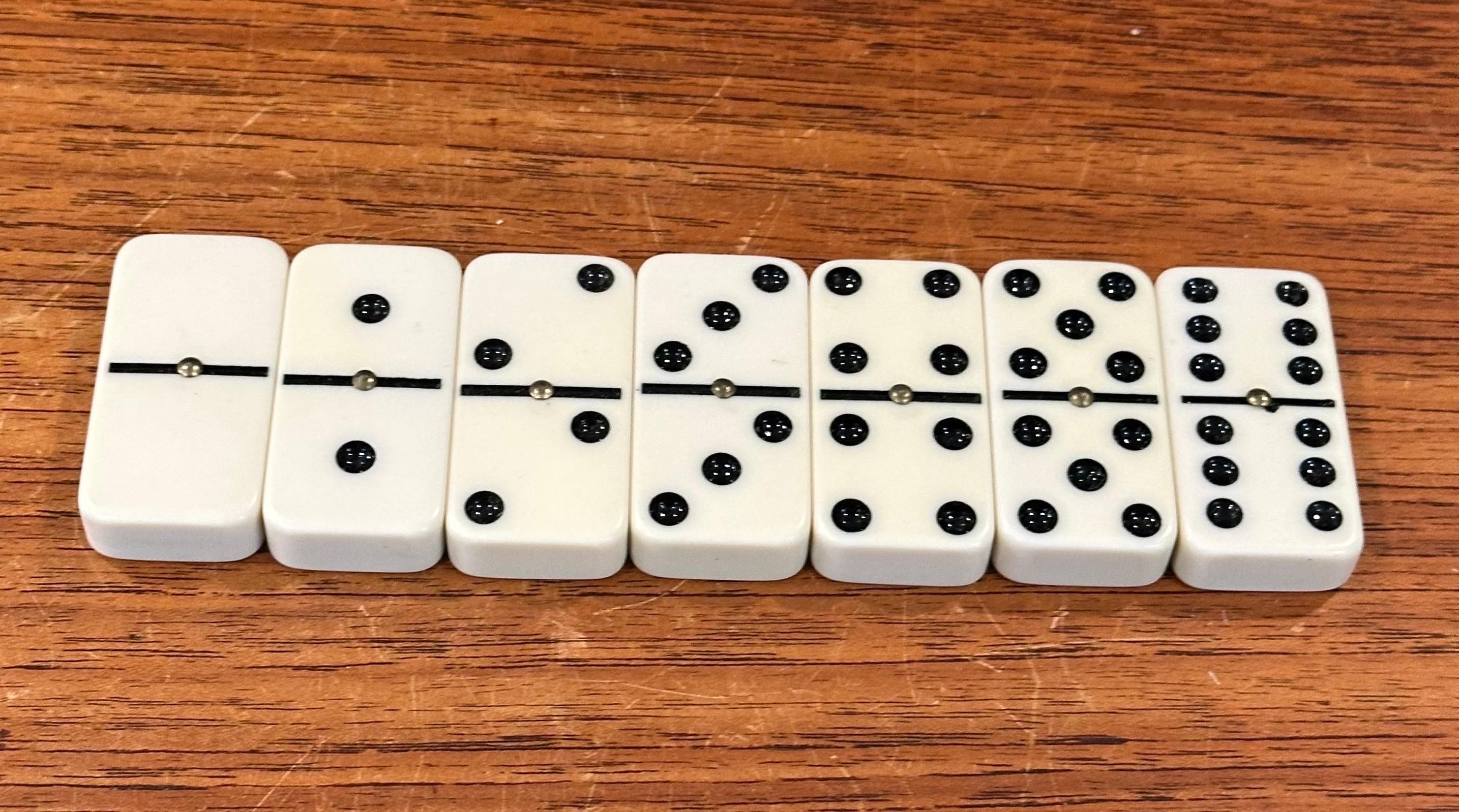 Set di domino MCM vintage in scatola di legno in vendita 4