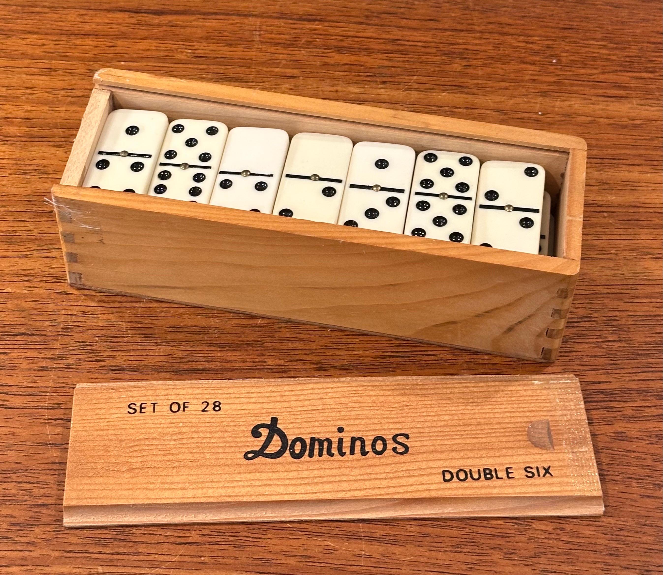 Set di domino MCM vintage in scatola di legno in vendita 7