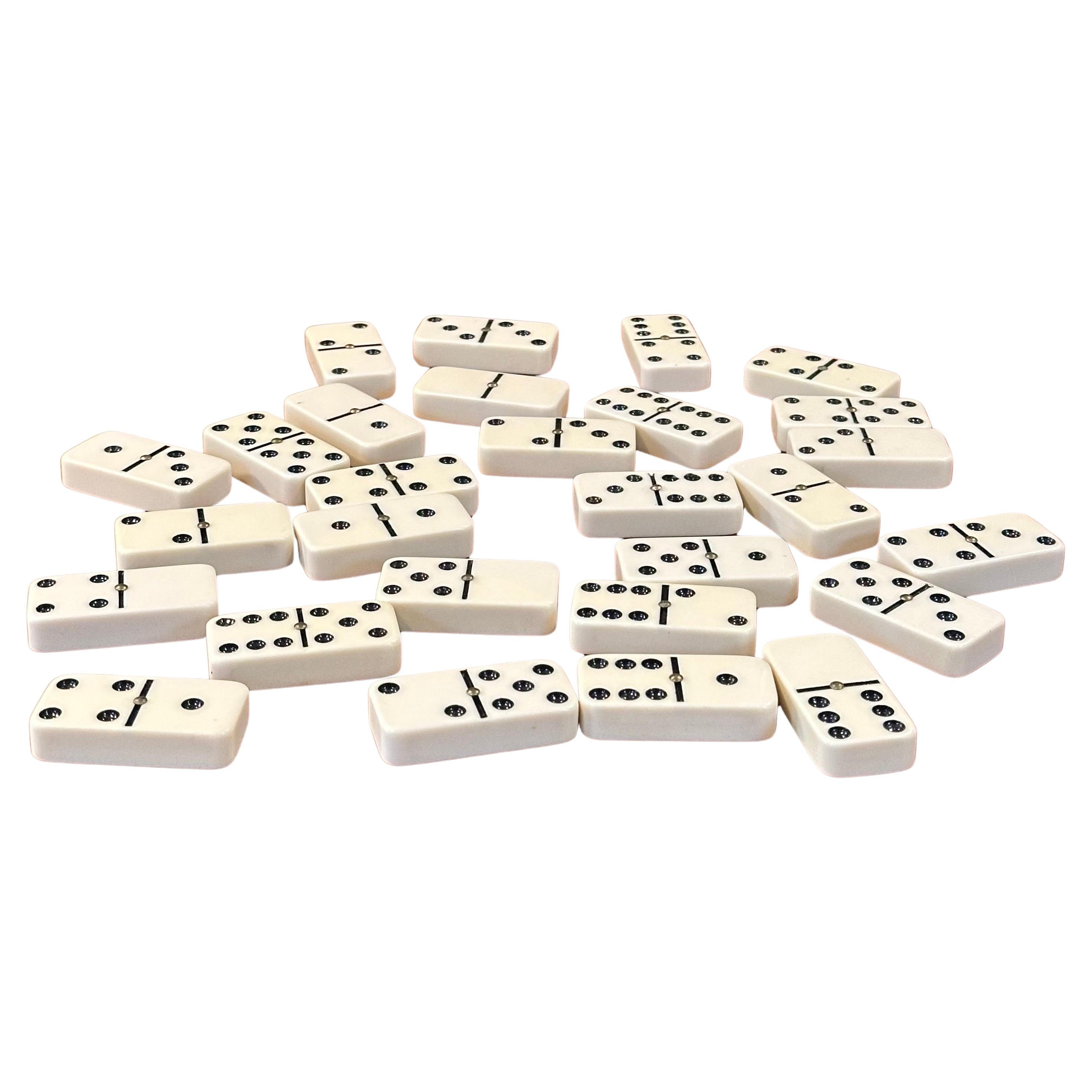Un fantastico set di domino MCM in una scatola di legno con coperchio, anni '70 circa. Il set è in ottime condizioni, comprende 28 domino e misura 2,75