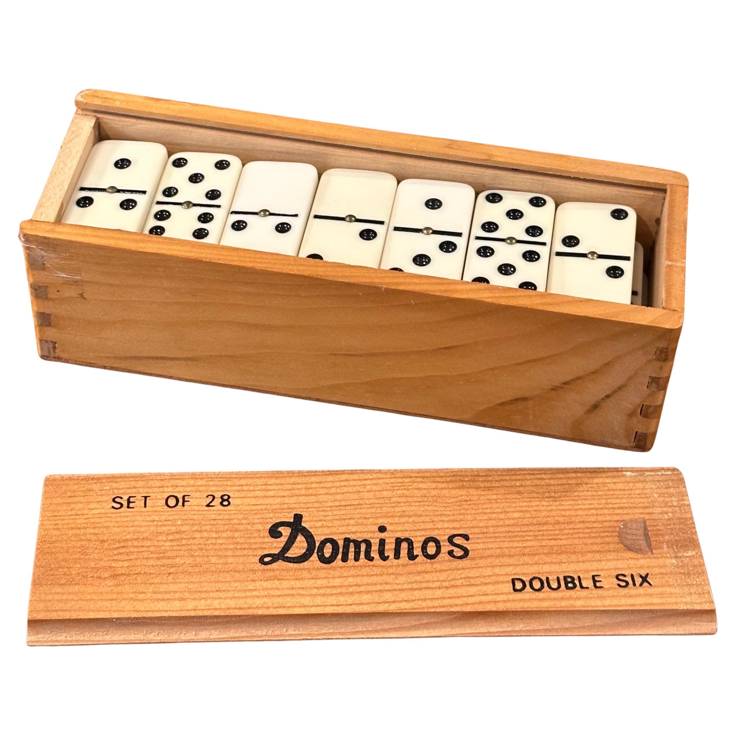 Mid-Century moderno Set di domino MCM vintage in scatola di legno in vendita