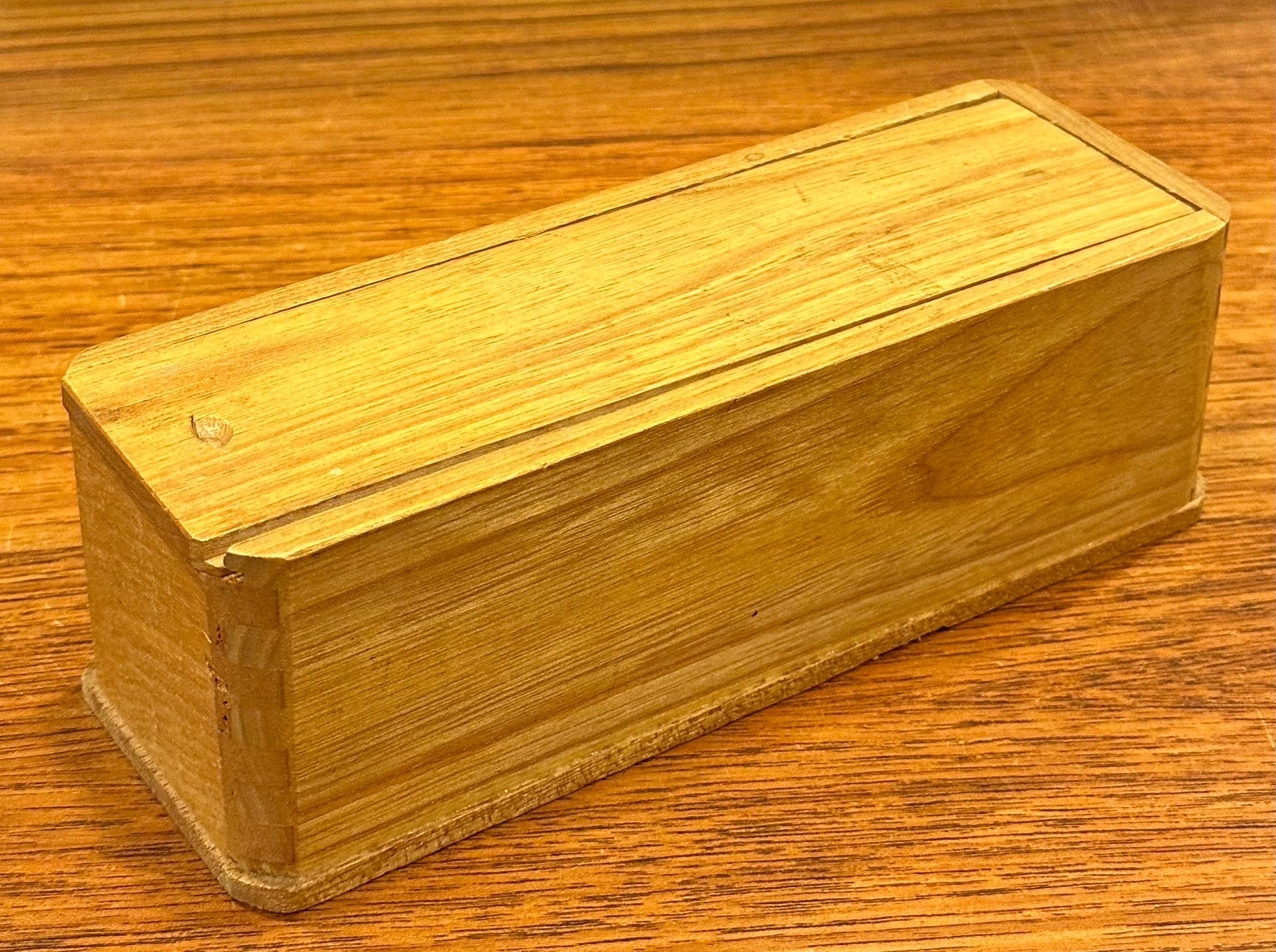Vintage MCM Domino Set in Wooden Box For Sale 1
