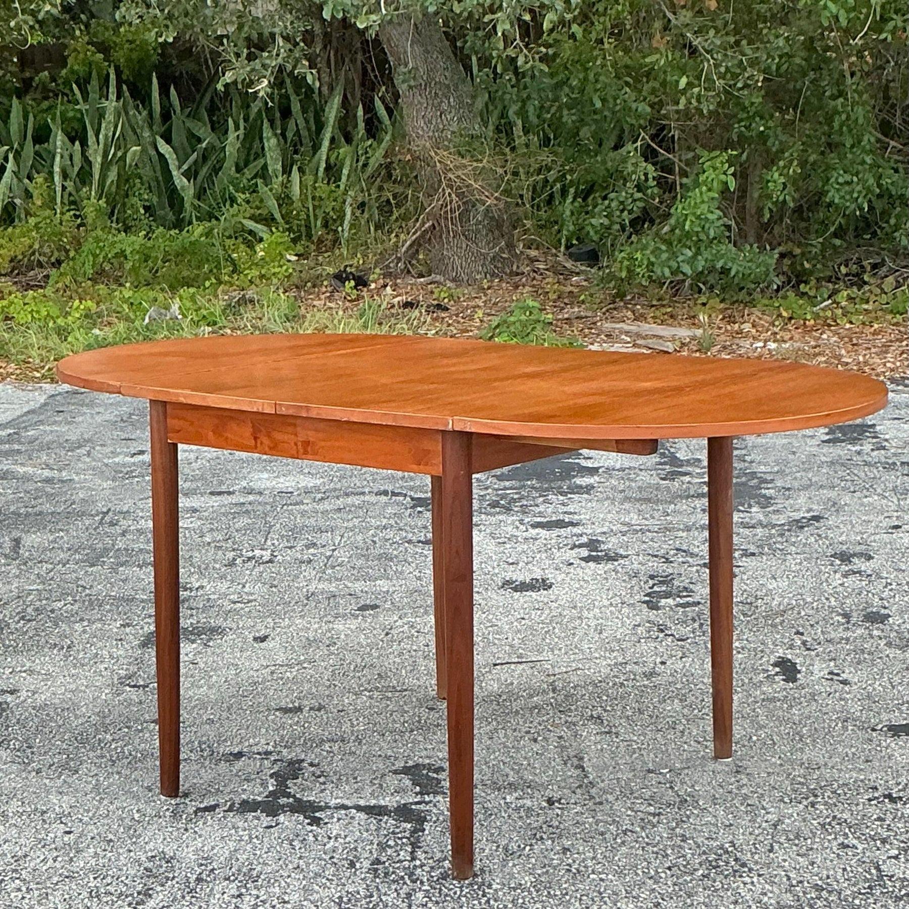 20ième siècle Table de salle à manger à rallonge vintage MCM en vente