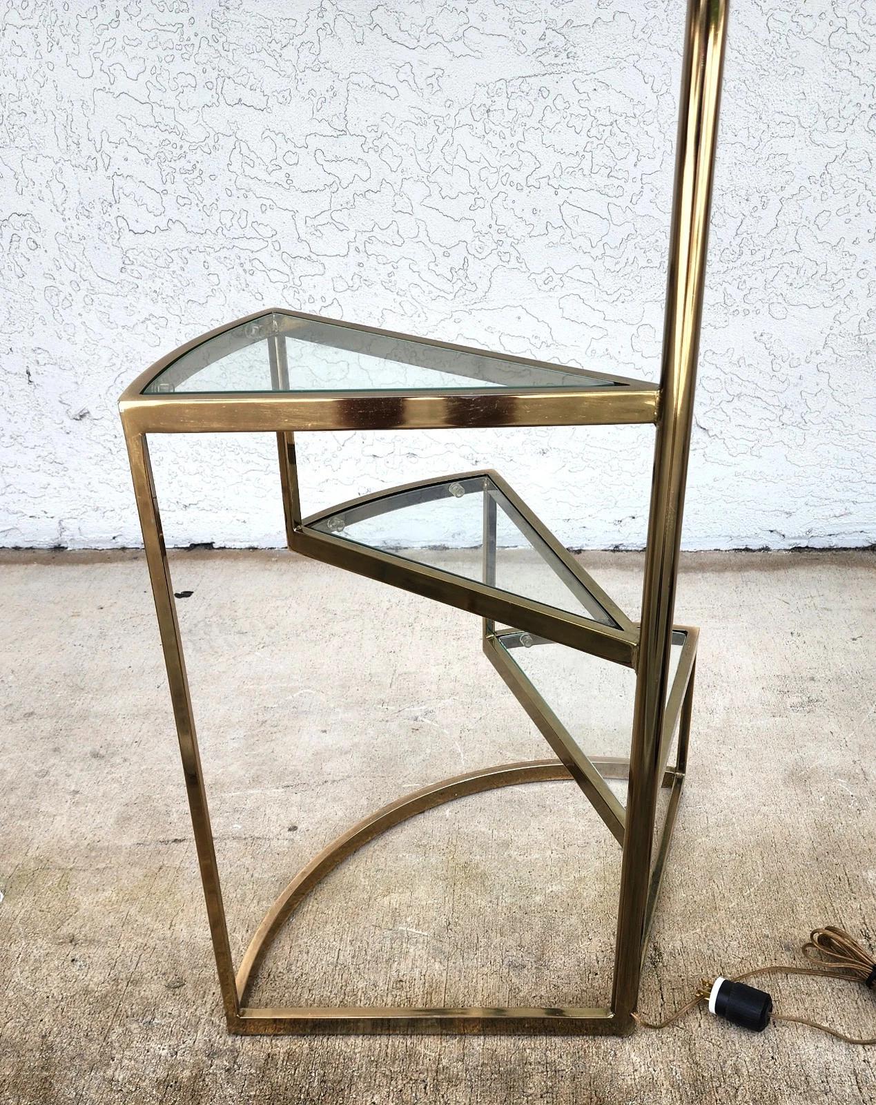 Lampada da terra MCM vintage a 3 livelli in ottone e vetro in vendita 5