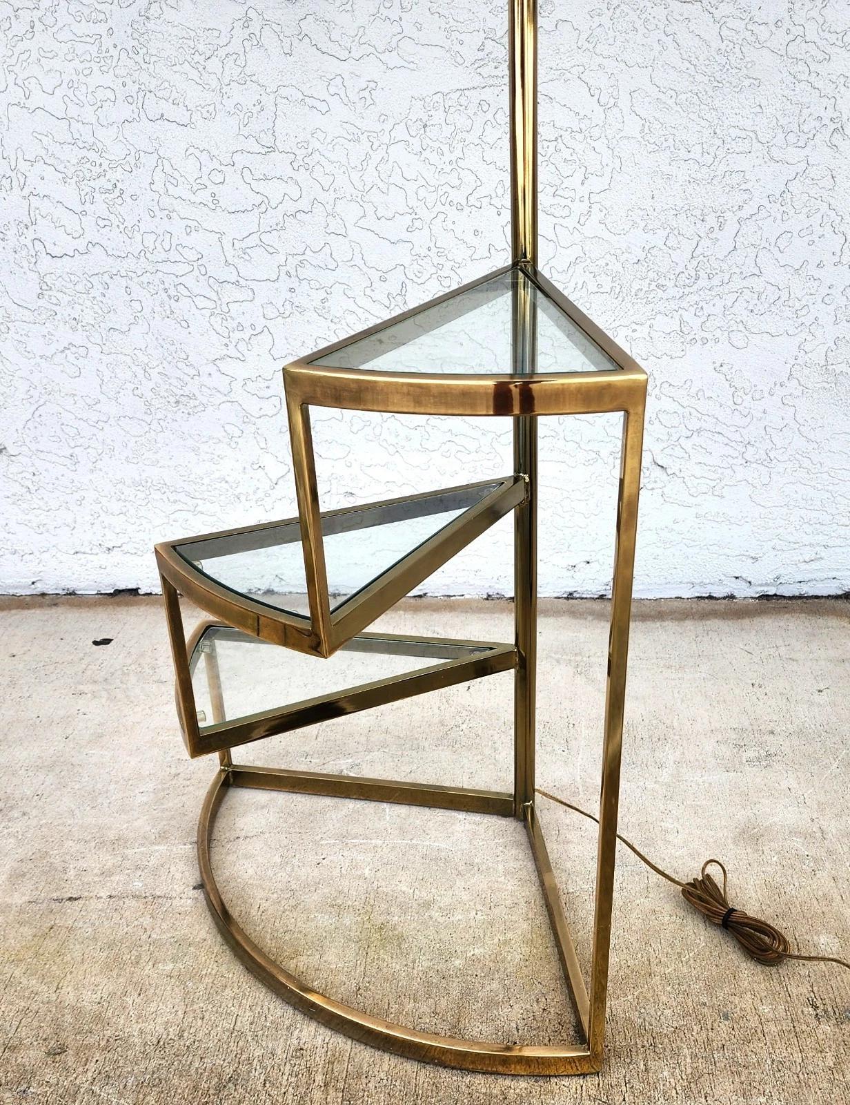 Lampada da terra MCM vintage a 3 livelli in ottone e vetro in vendita 6