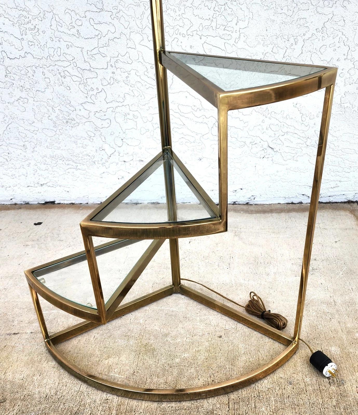 Lampada da terra MCM vintage a 3 livelli in ottone e vetro in vendita 7