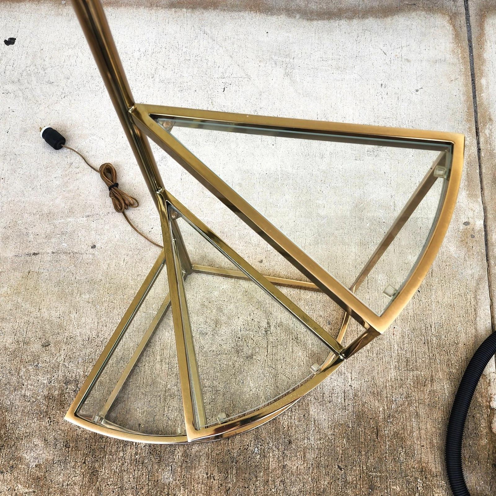 Lampada da terra MCM vintage a 3 livelli in ottone e vetro in vendita 8