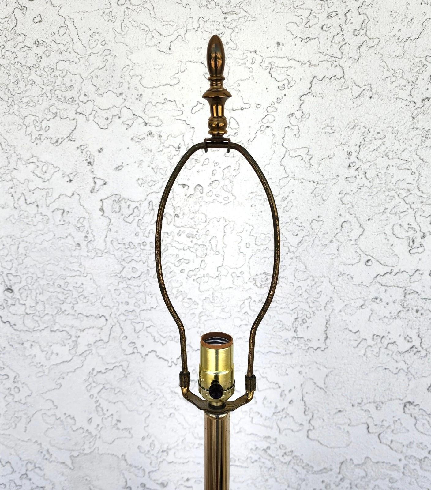 Lampada da terra MCM vintage a 3 livelli in ottone e vetro in vendita 1